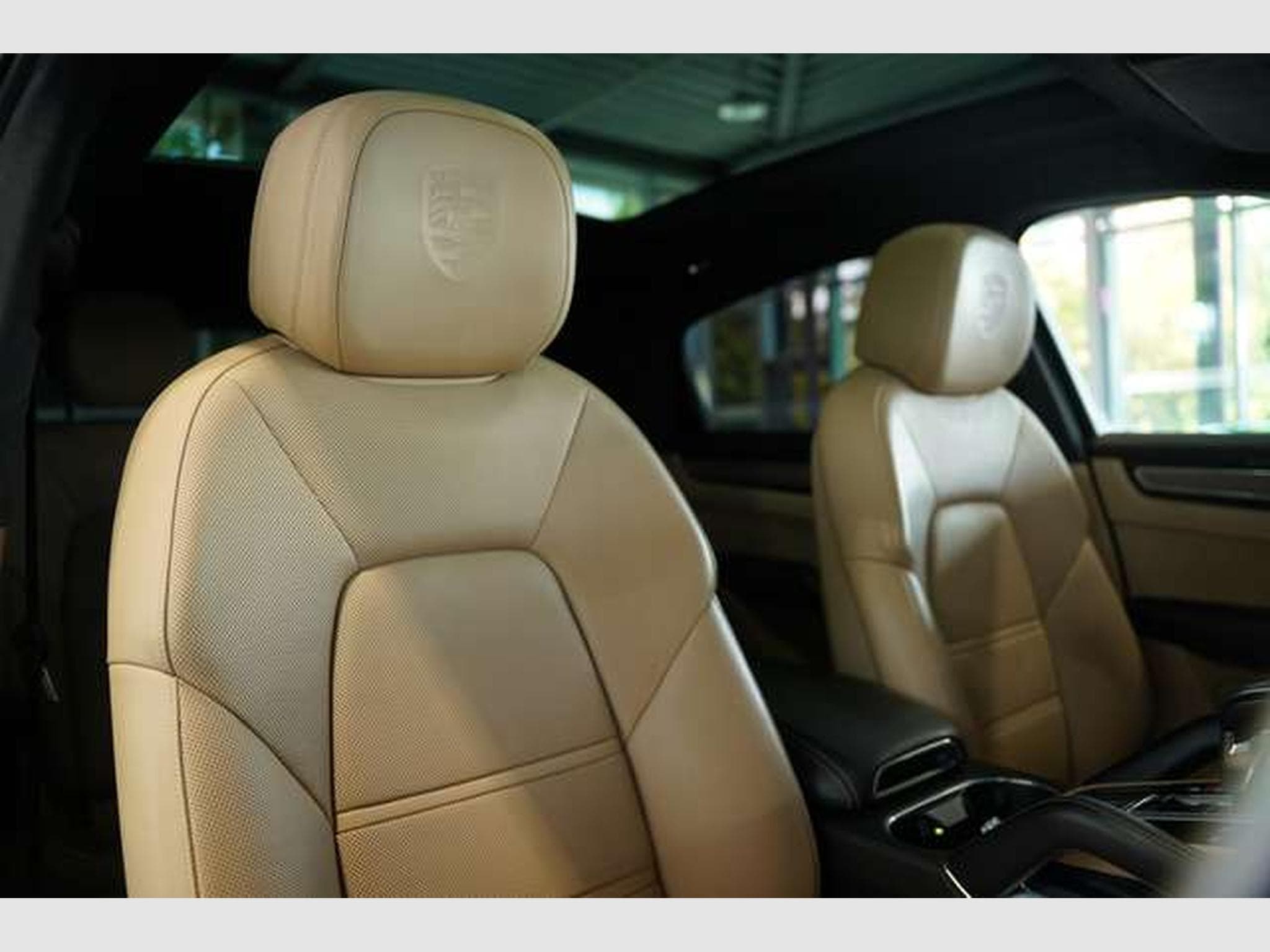 Porsche Cayenne Turbo *23*Chrono*Pano*HUD*Matrix*Memory (2019) - Photo 17