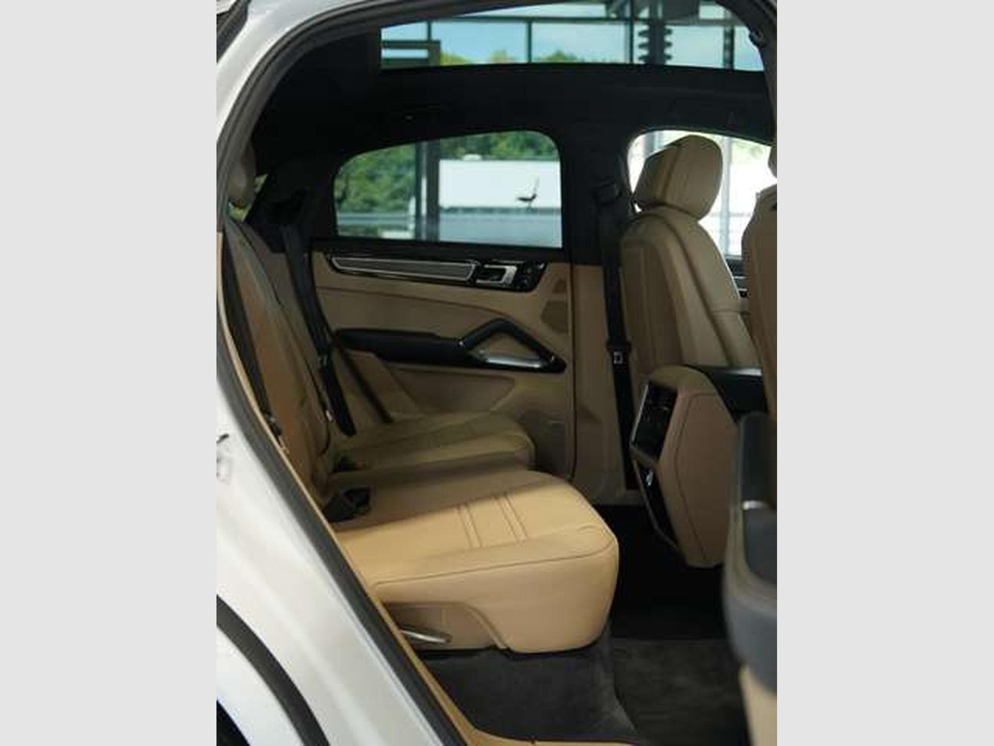 Porsche Cayenne Turbo *23*Chrono*Pano*HUD*Matrix*Memory (2019) - Photo 18