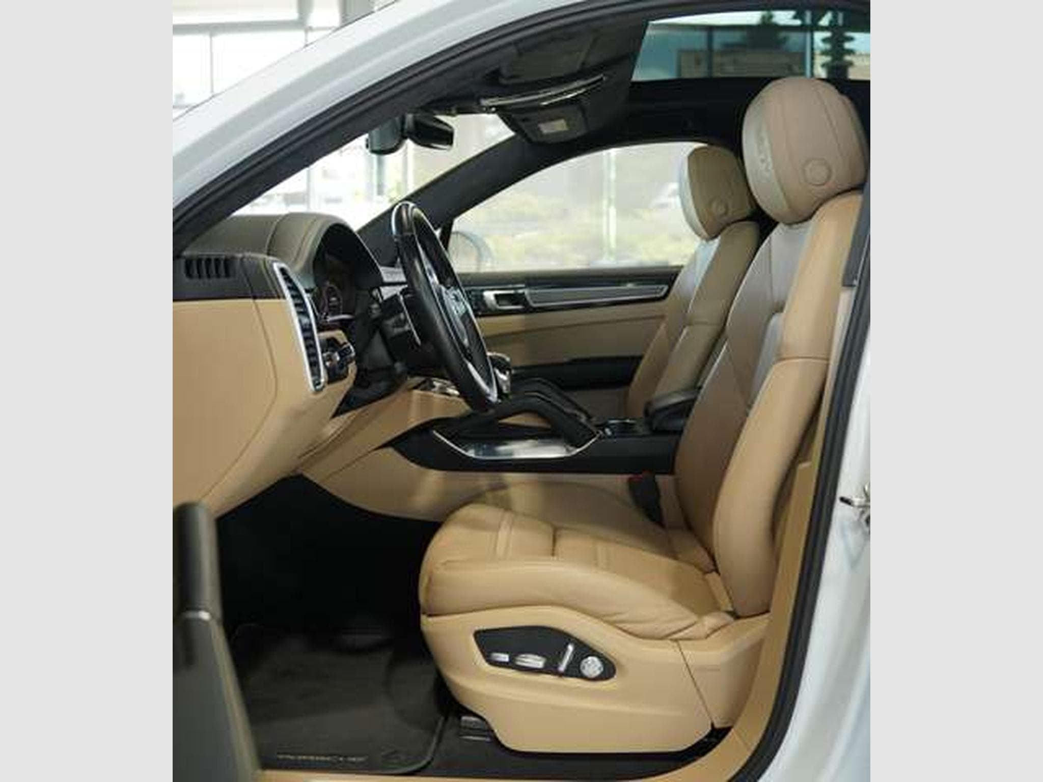 Porsche Cayenne Turbo *23*Chrono*Pano*HUD*Matrix*Memory (2019) - Photo 23