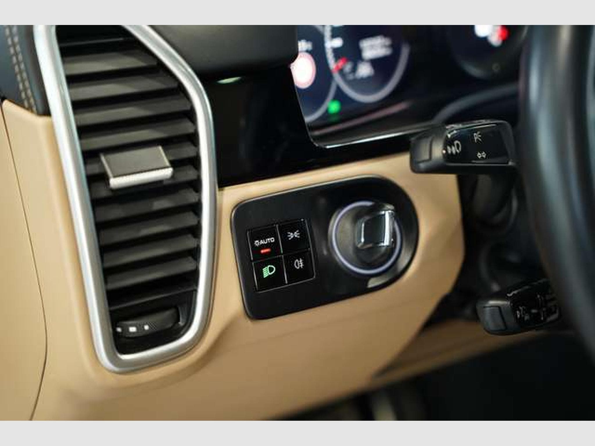 Porsche Cayenne Turbo *23*Chrono*Pano*HUD*Matrix*Memory (2019) - Photo 27