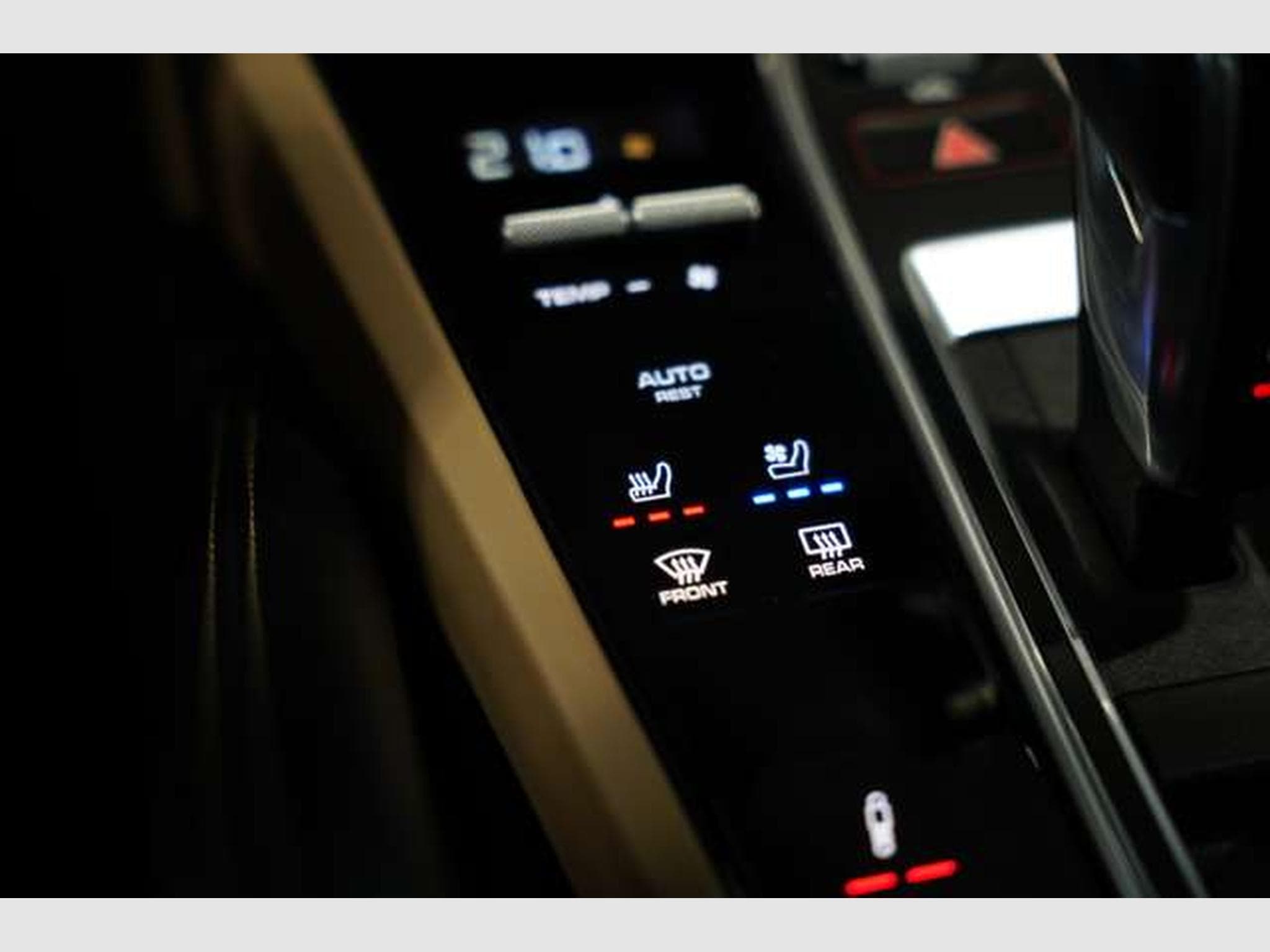 Porsche Cayenne Turbo *23*Chrono*Pano*HUD*Matrix*Memory (2019) - Photo 32