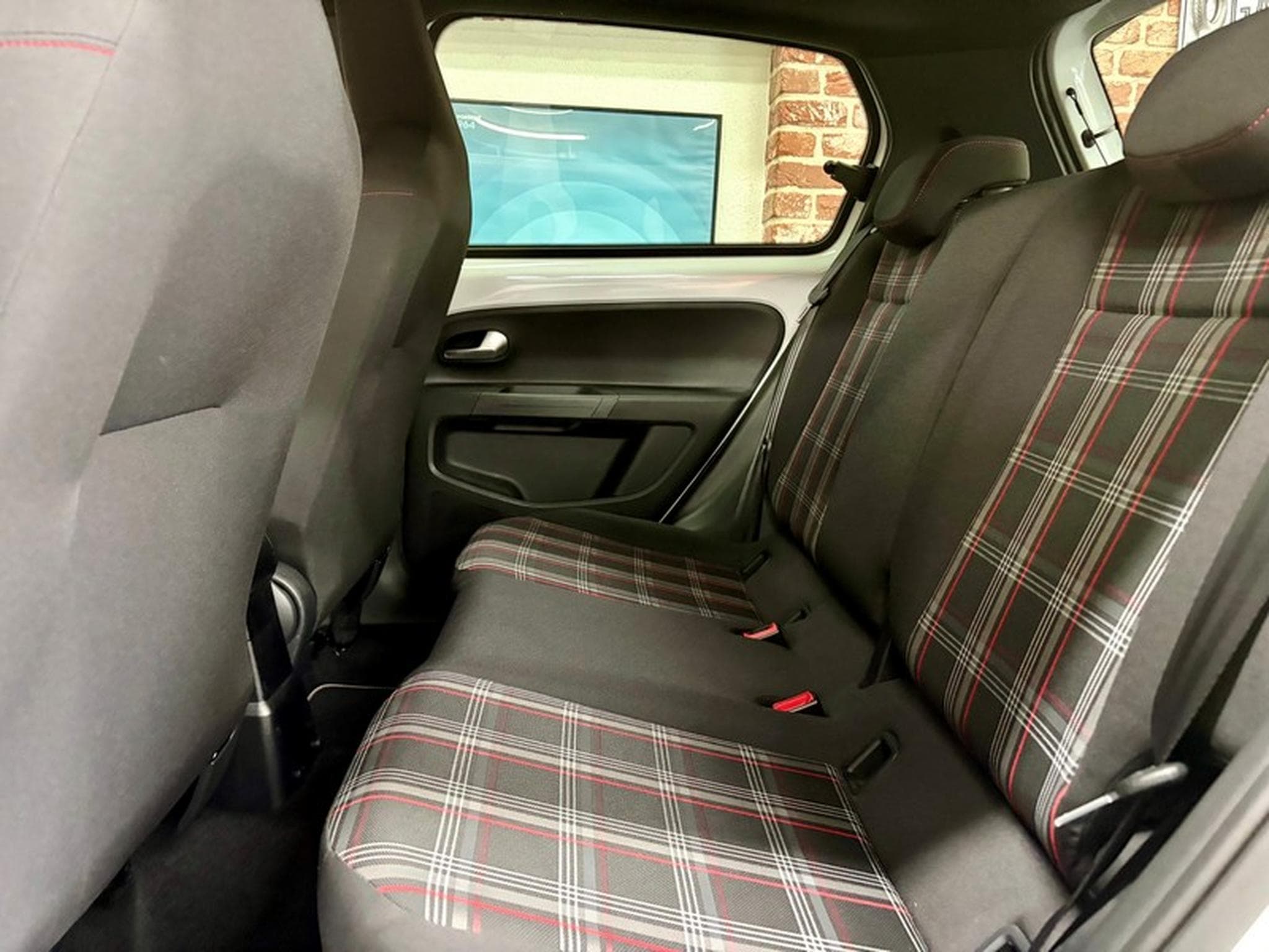 VW UP UP 1.0 TSi 116cv GTI SiègeCh/ClimaA/Cam/Park/ALU17 (2021) - Photo 6