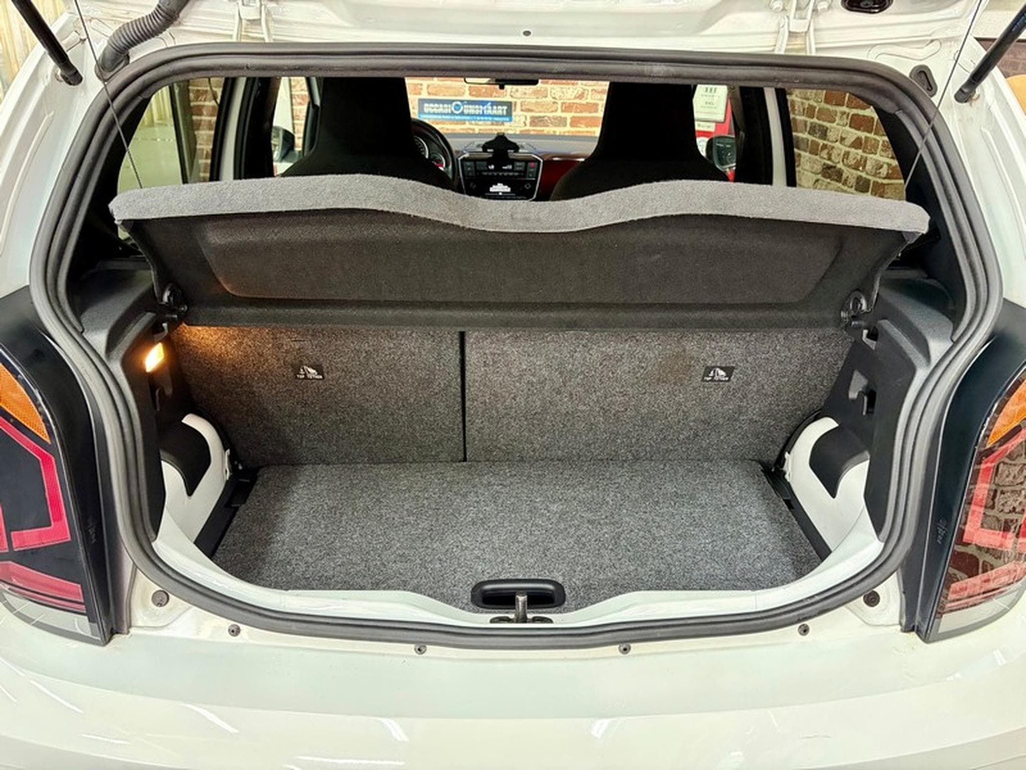 VW UP UP 1.0 TSi 116cv GTI SiègeCh/ClimaA/Cam/Park/ALU17 (2021) - Photo 7