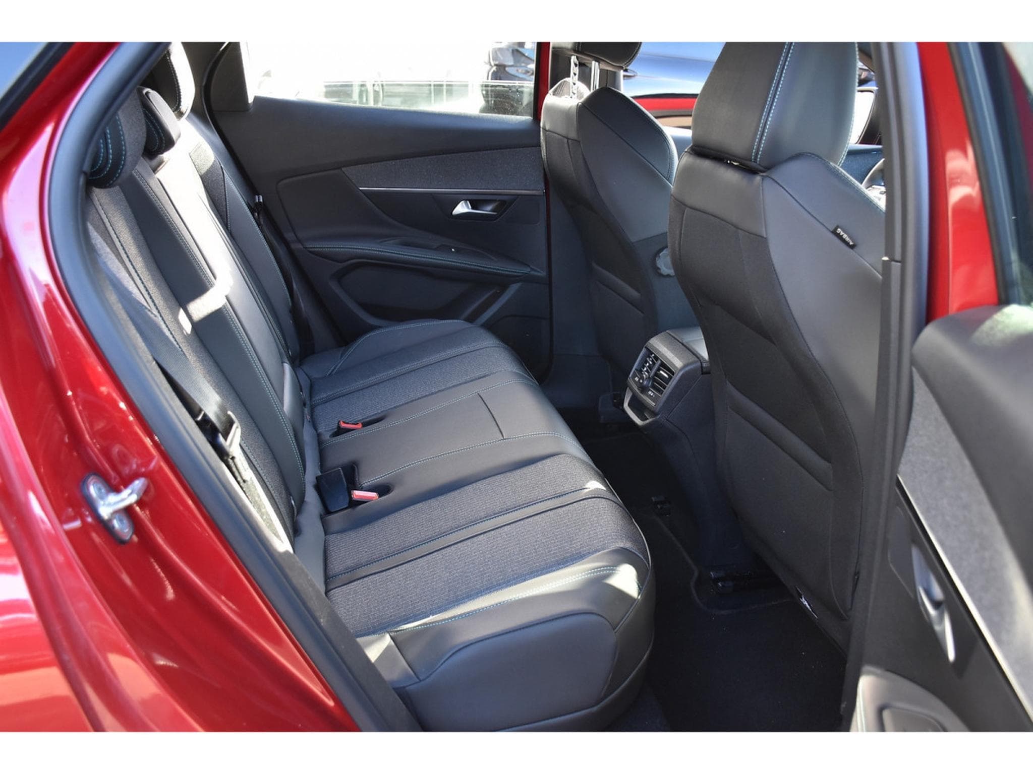 Peugeot 3008 1.6 Hybrid PHEV 224 Allure e-EAT8 LANE SIDE CAM 1° MAIN (2023) - Foto 8