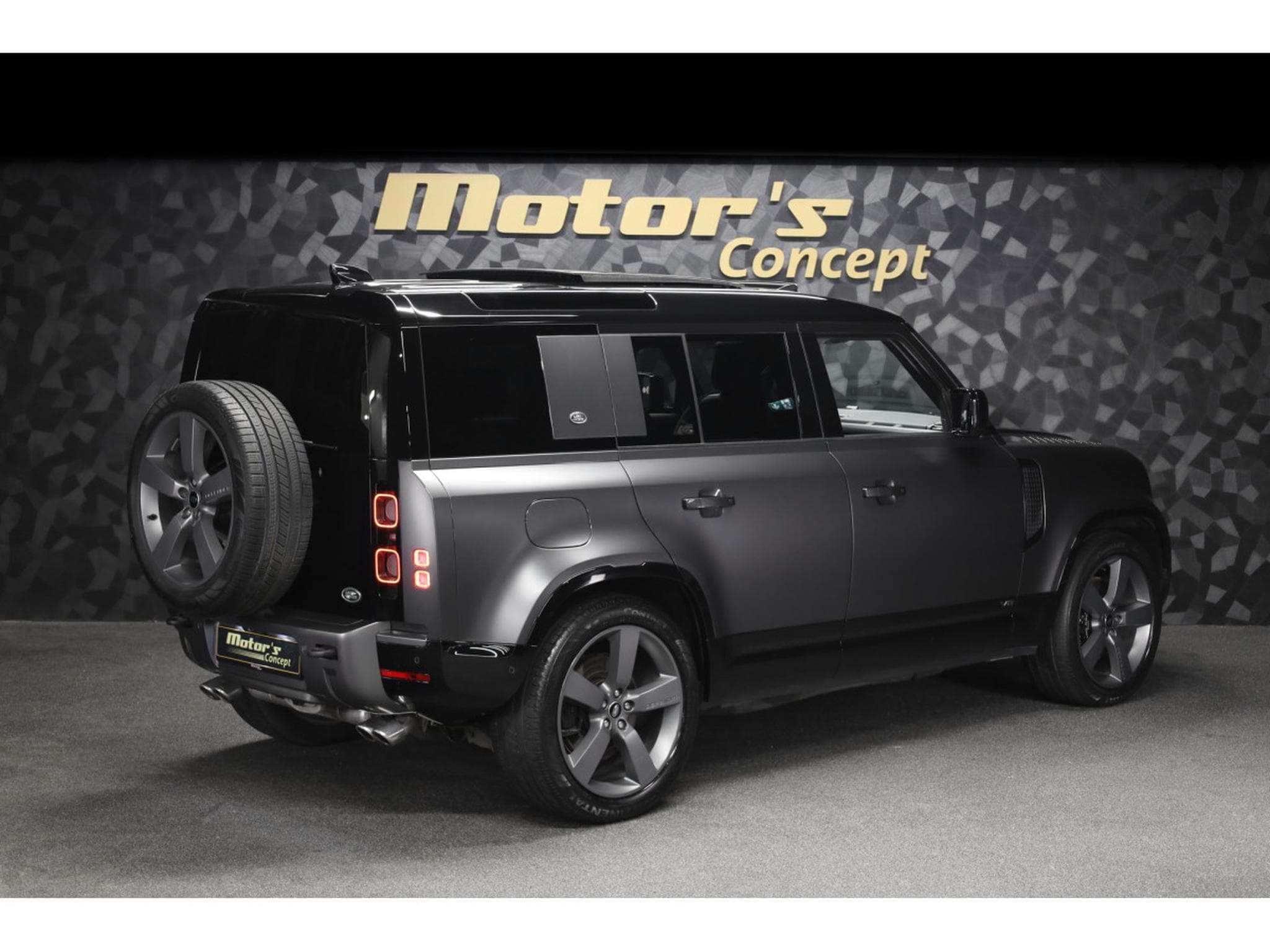Land-Rover Defender P525 V8 CARPATHIAN EDITION (2022) - Photo 3