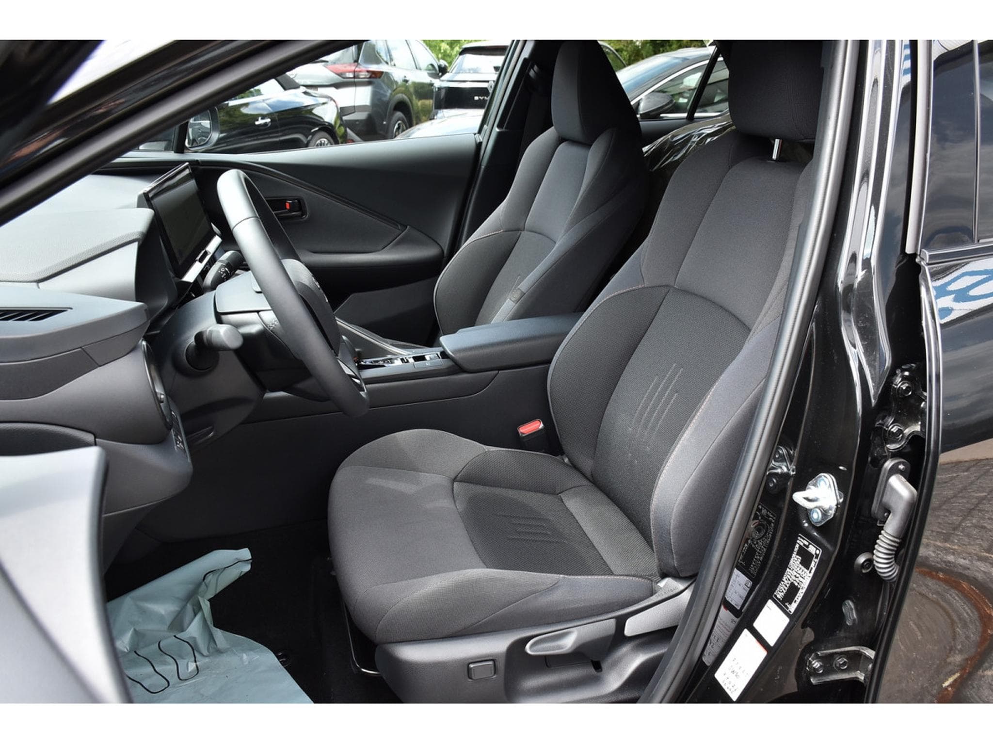 Toyota C-HR 1.8i VVT-i Hybrid Dynamic Plus ACC LANE SIDE GPS CAM 1° MAIN (2025) - Foto 6