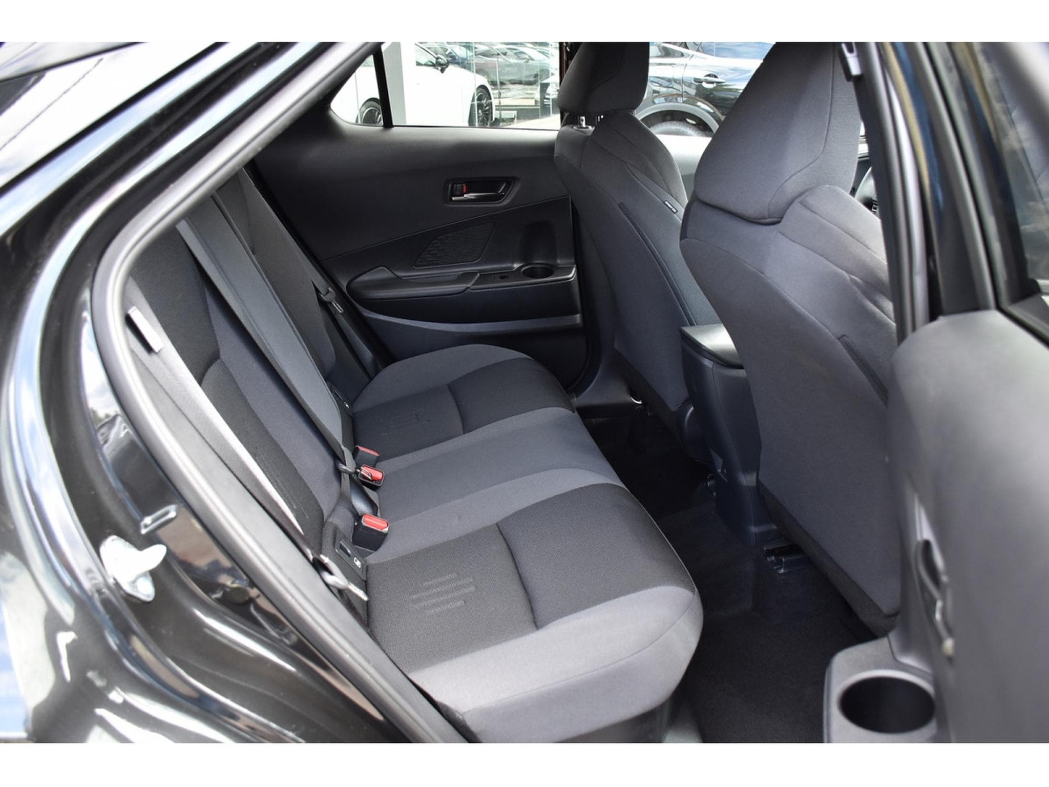 Toyota C-HR 1.8i VVT-i Hybrid Dynamic Plus ACC LANE SIDE GPS CAM 1° MAIN (2025) - Foto 8