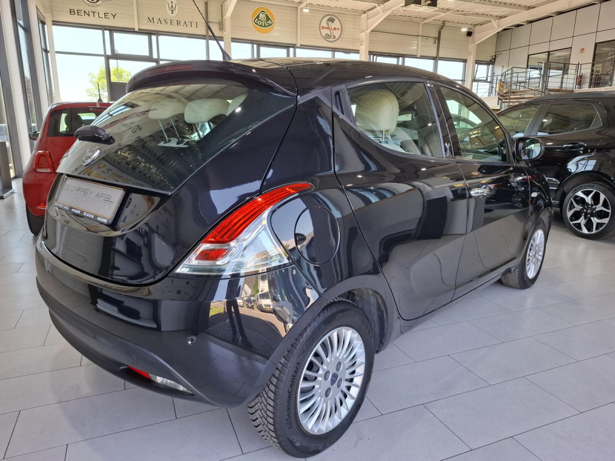 Lancia Ypsilon 1.2 1HAND, BLUETOOTH, PDC AV+ARR., (2015) - Foto 2