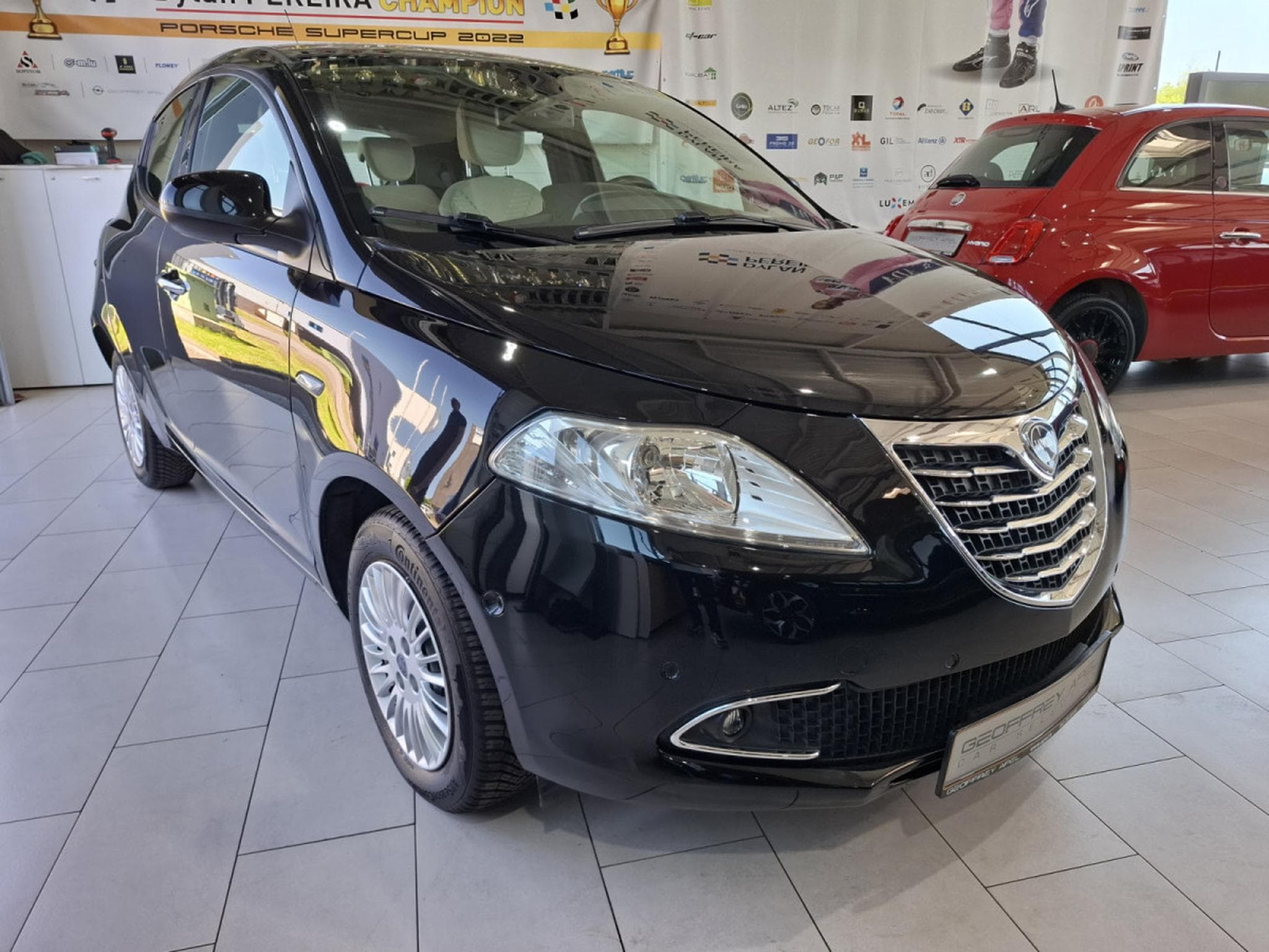Lancia Ypsilon 1.2 1HAND, BLUETOOTH, PDC AV+ARR., (2015) - Foto 4