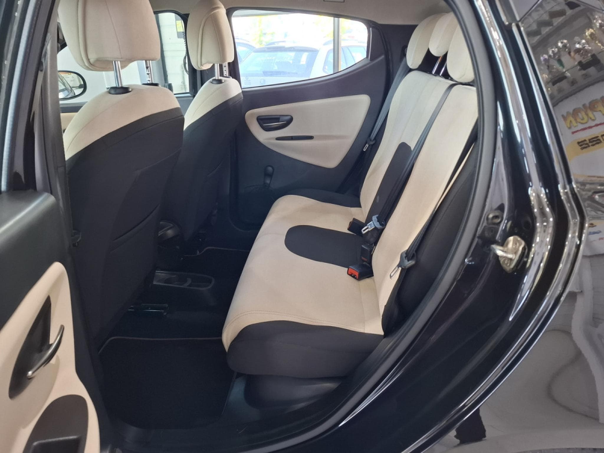 Lancia Ypsilon 1.2 1HAND, BLUETOOTH, PDC AV+ARR., (2015) - Foto 7