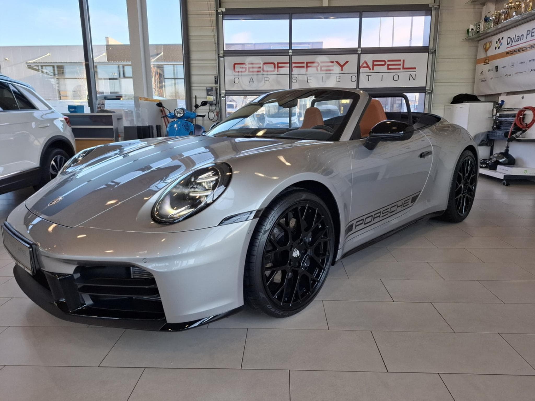 Porsche 911 FACELIFT CARRERA CABRIO PACK CHRONO BOSE CUIR NAVI 1 HAND 36 (2025) - Foto 22