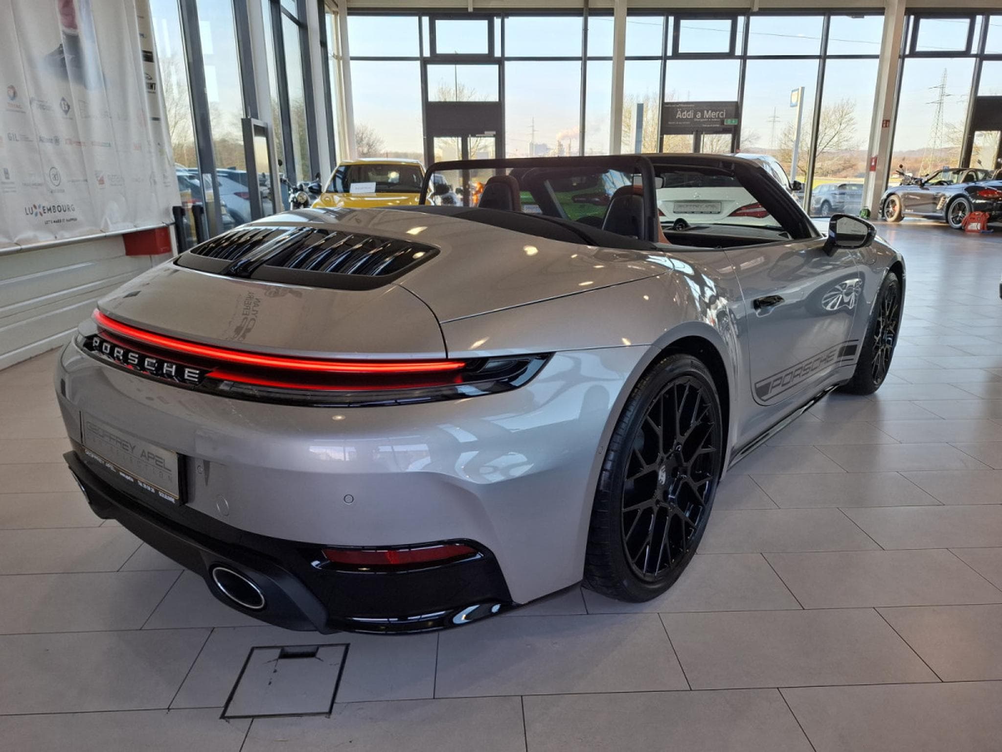 Porsche 911 FACELIFT CARRERA CABRIO PACK CHRONO BOSE CUIR NAVI 1 HAND 36 (2025) - Foto 23