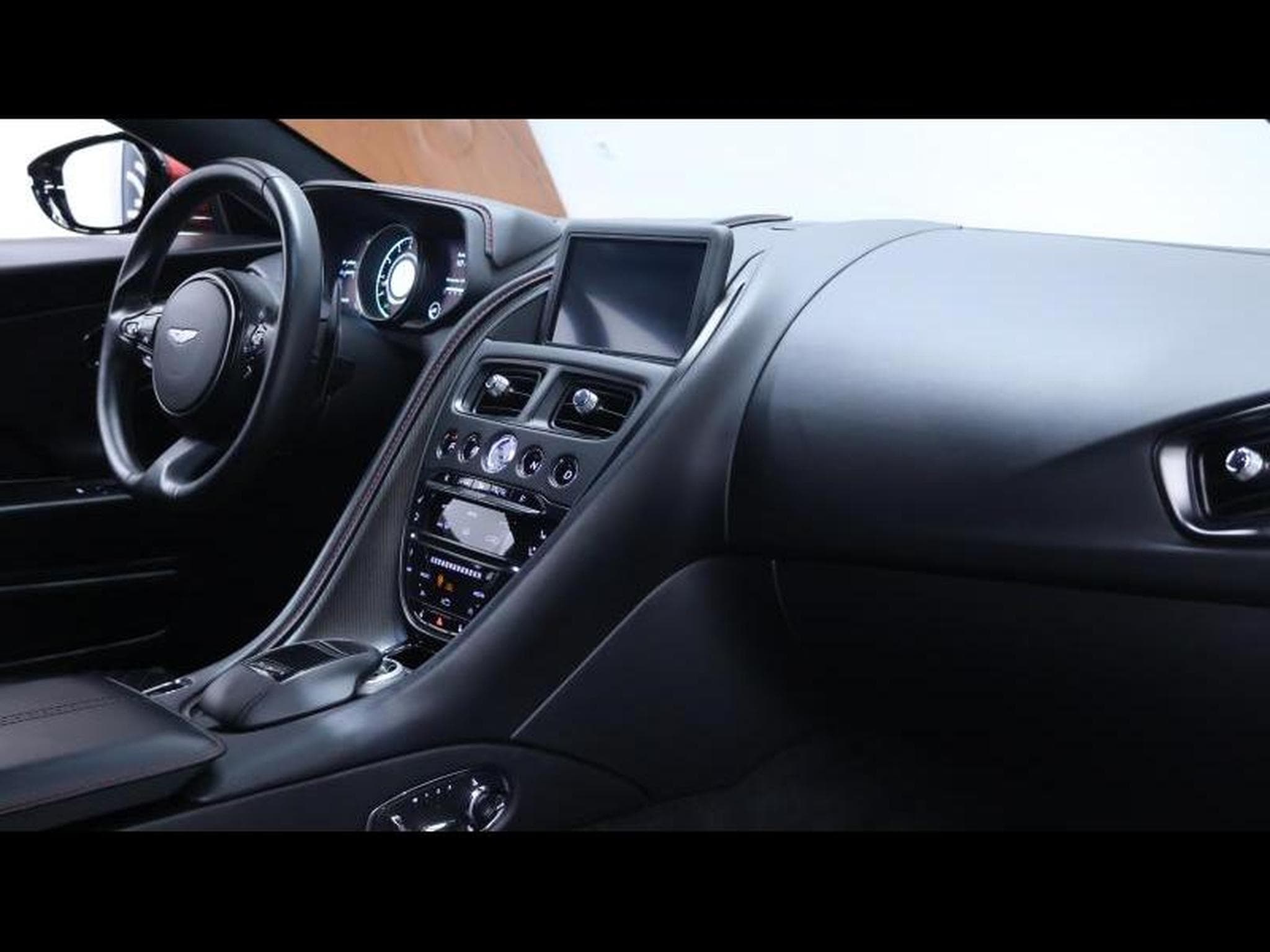 Aston-Martin DB11 V12 608cv Launch Edition (2016) - Photo 14