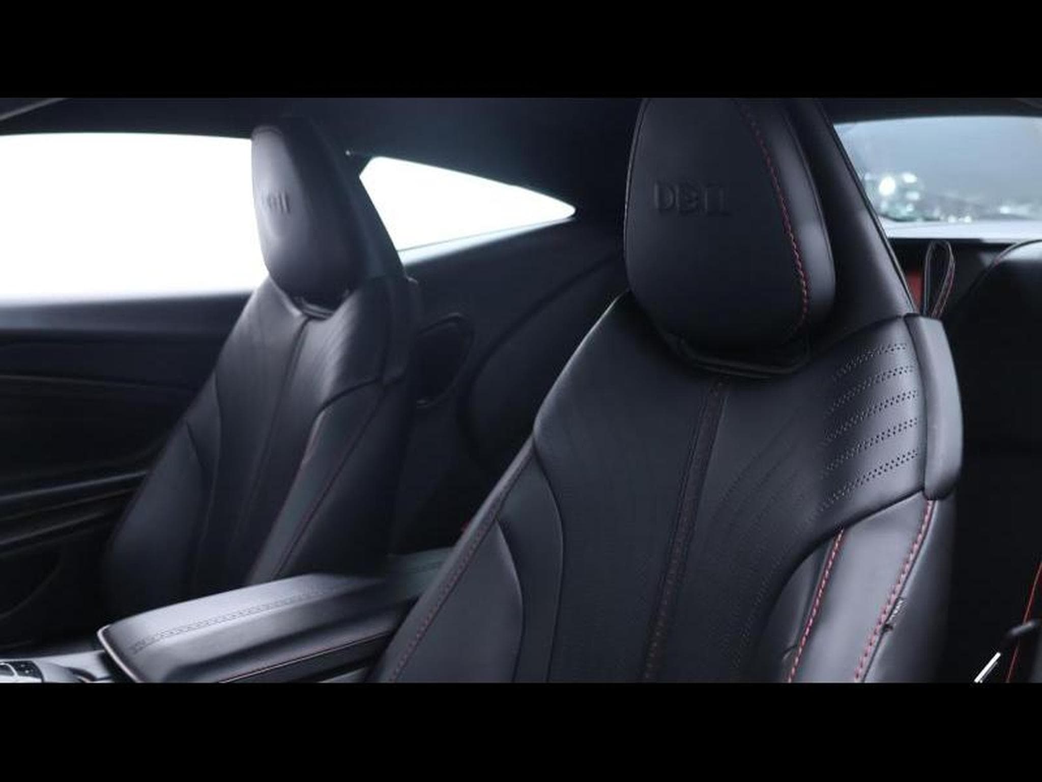 Aston-Martin DB11 V12 608cv Launch Edition (2016) - Photo 16