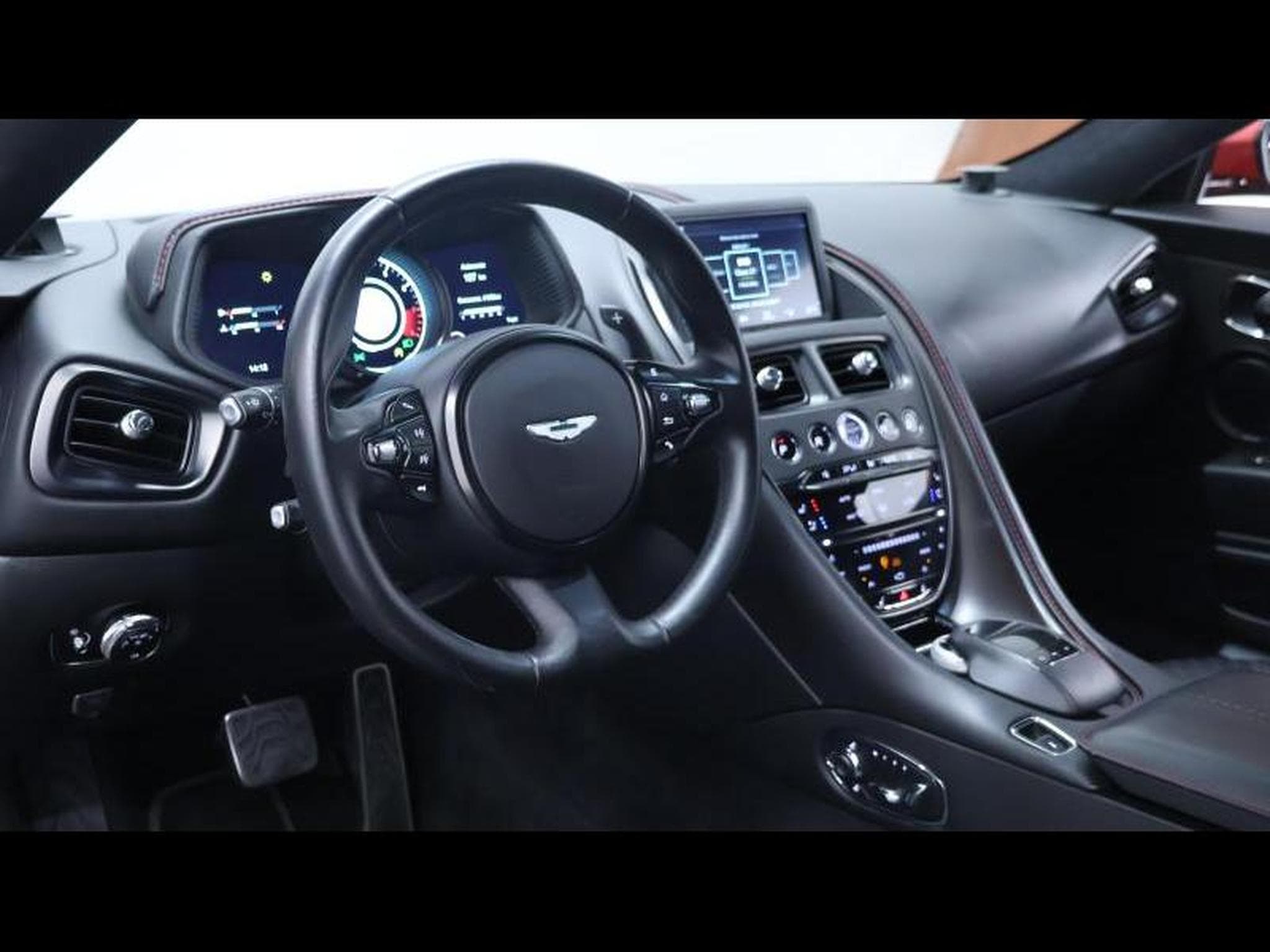 Aston-Martin DB11 V12 608cv Launch Edition (2016) - Photo 18