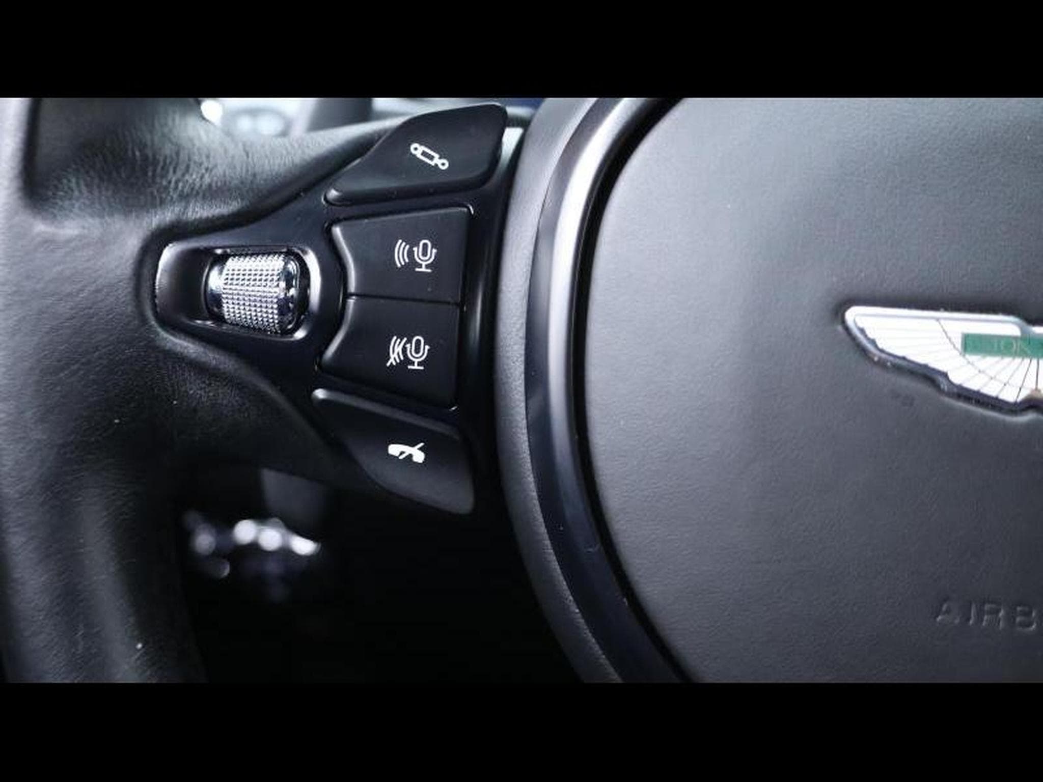 Aston-Martin DB11 V12 608cv Launch Edition (2016) - Photo 19