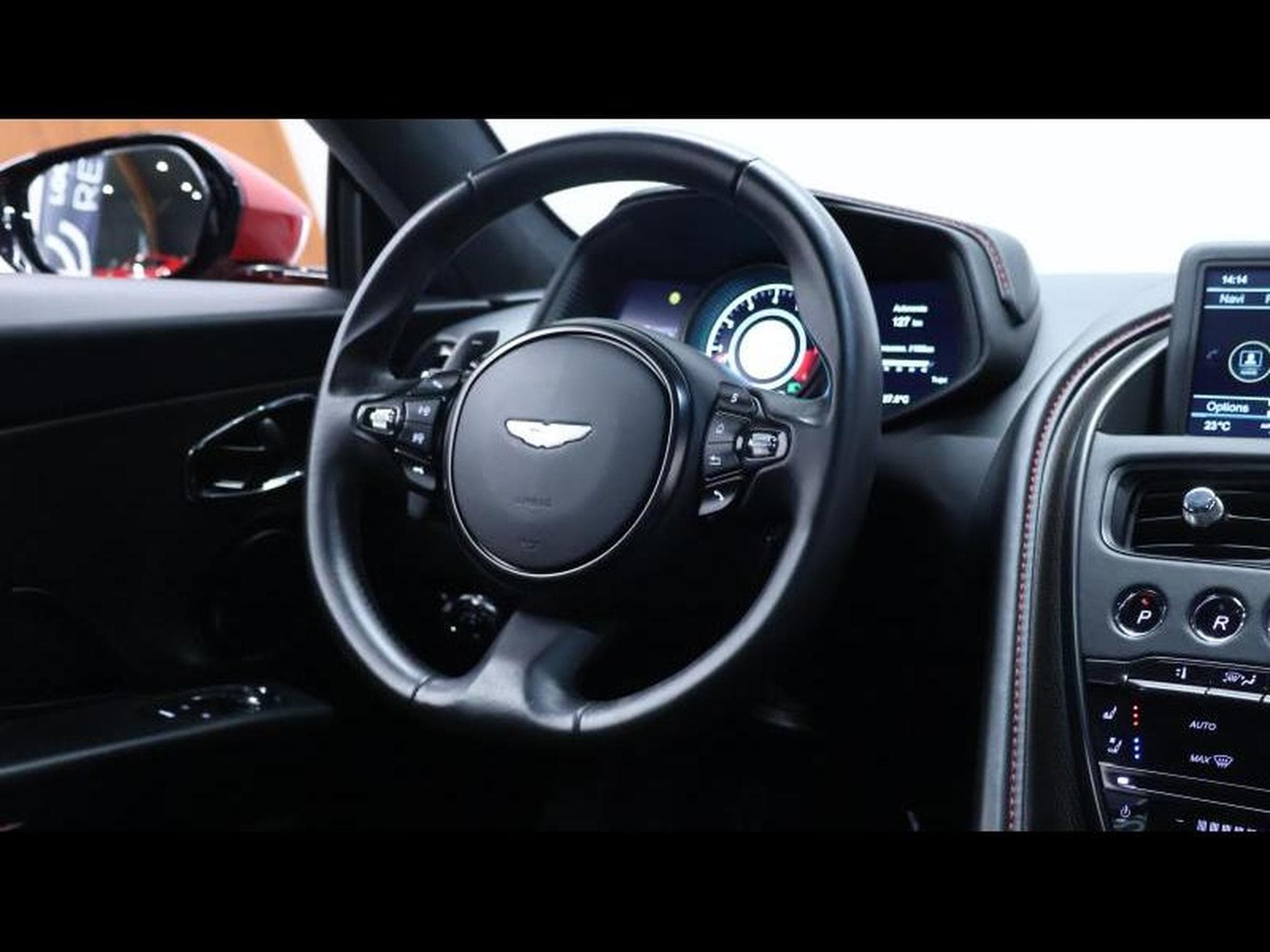 Aston-Martin DB11 V12 608cv Launch Edition (2016) - Photo 21