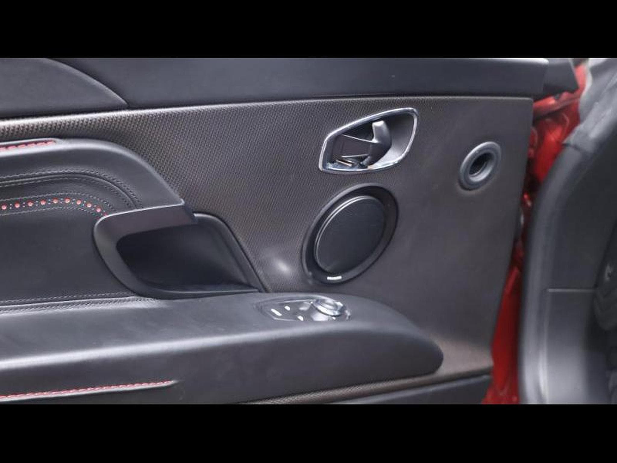 Aston-Martin DB11 V12 608cv Launch Edition (2016) - Photo 28