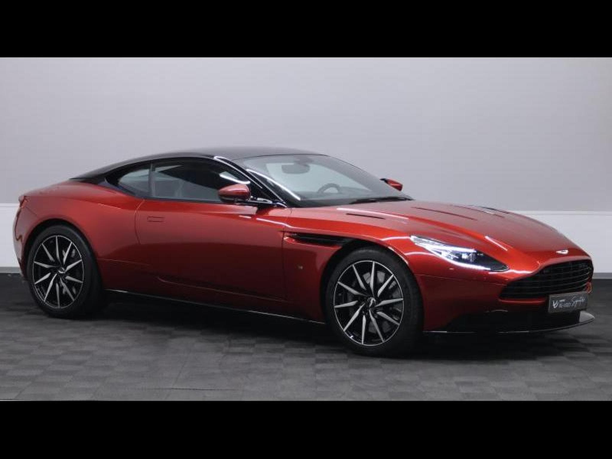 Aston-Martin DB11 V12 608cv Launch Edition (2016) - Photo 3