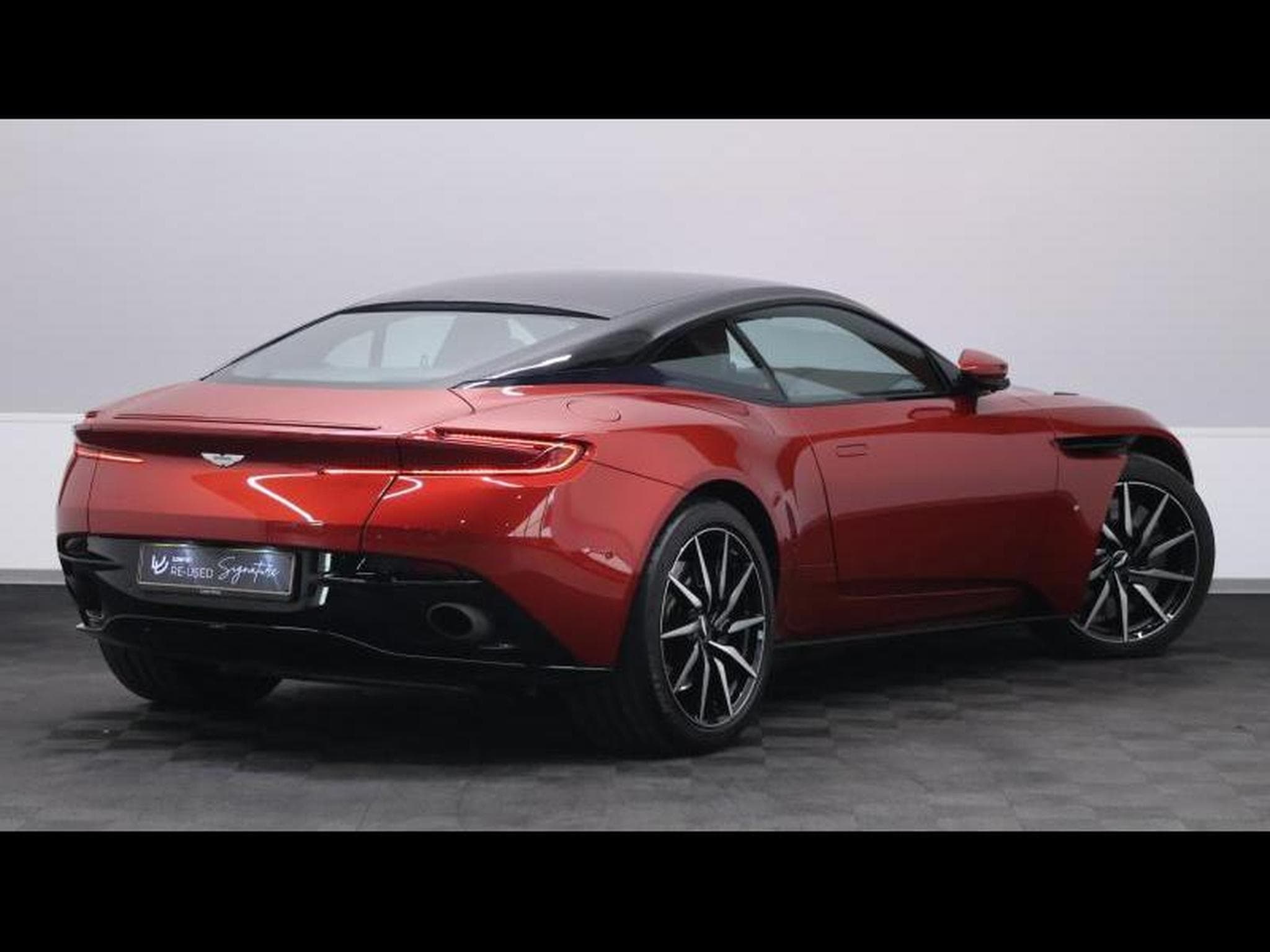 Aston-Martin DB11 V12 608cv Launch Edition (2016) - Photo 5