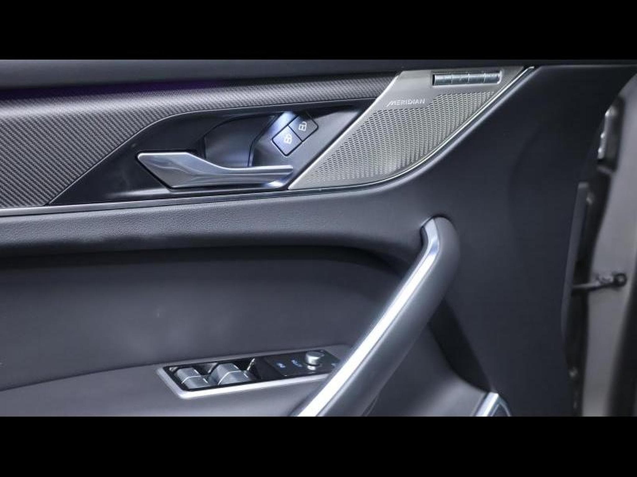 Jaguar F-Pace SVR 5.0 P550 Auto (2021) - Foto 26