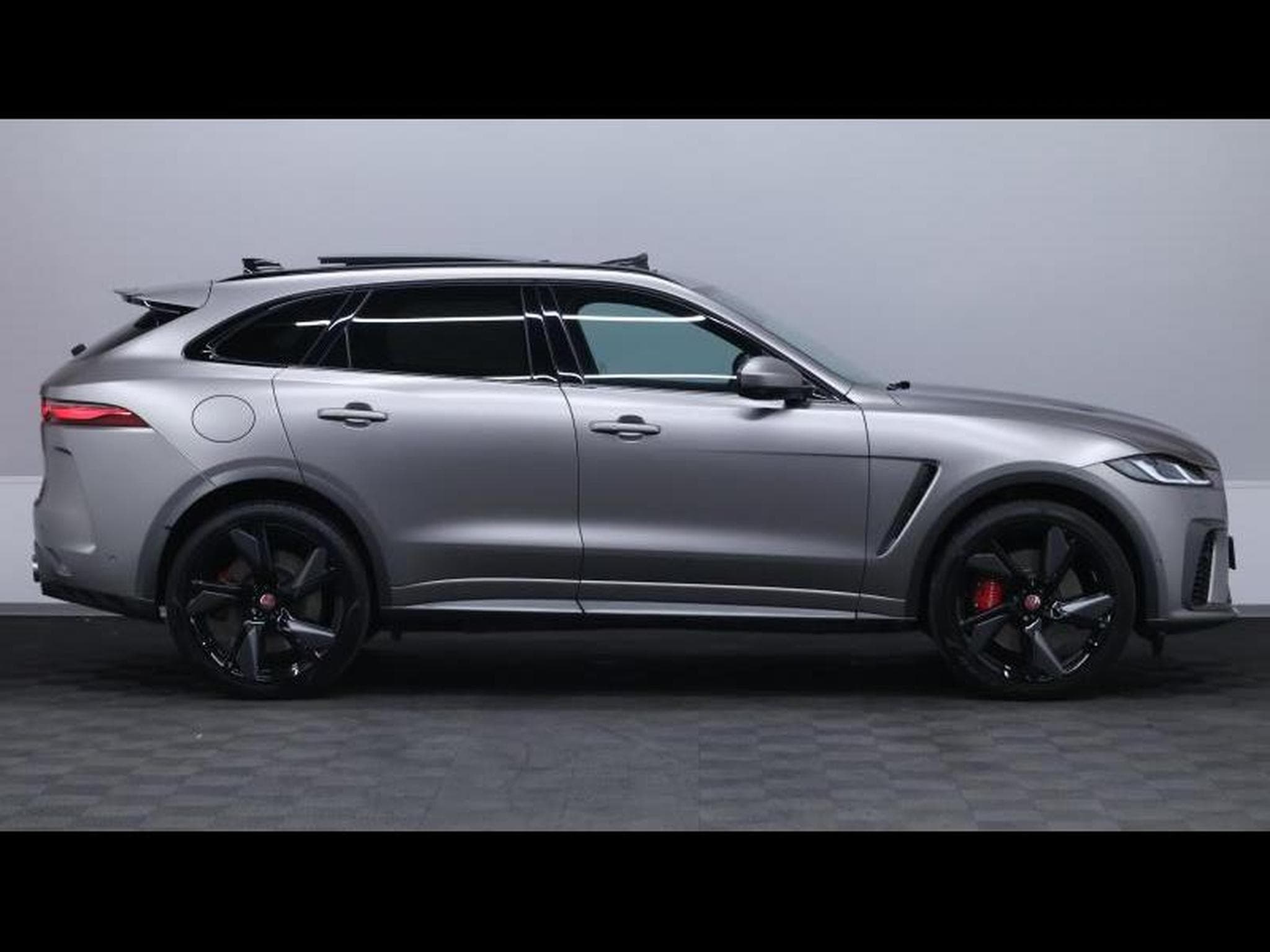Jaguar F-Pace SVR 5.0 P550 Auto (2021) - Foto 4