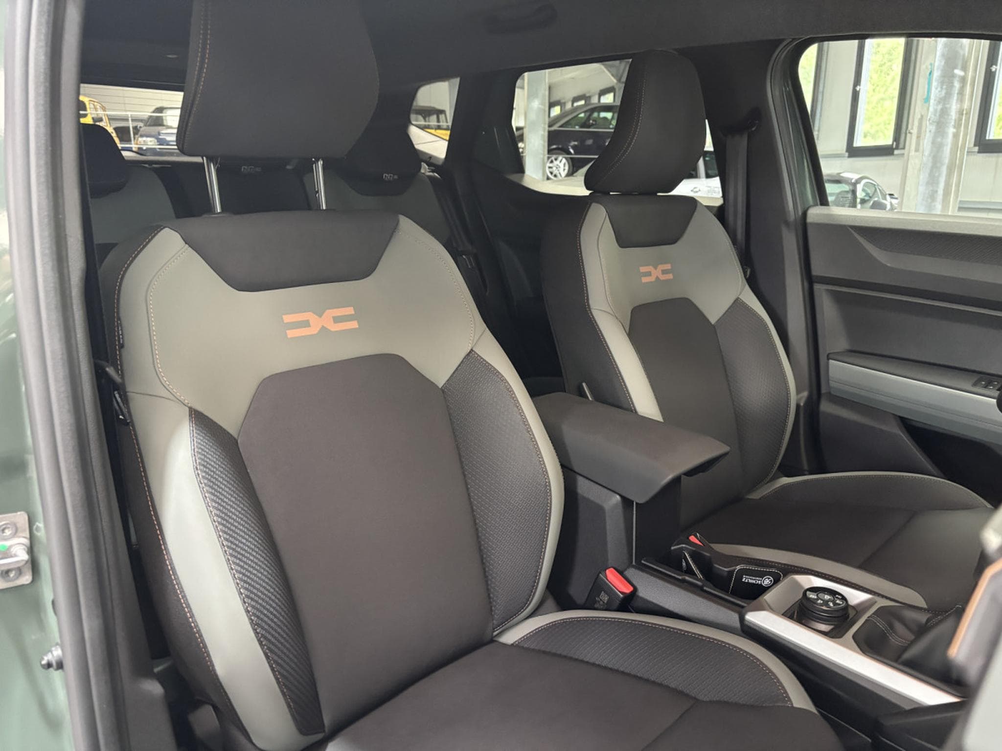 Dacia Duster 1.2 Hybrid 4WD (2025) - Foto 12
