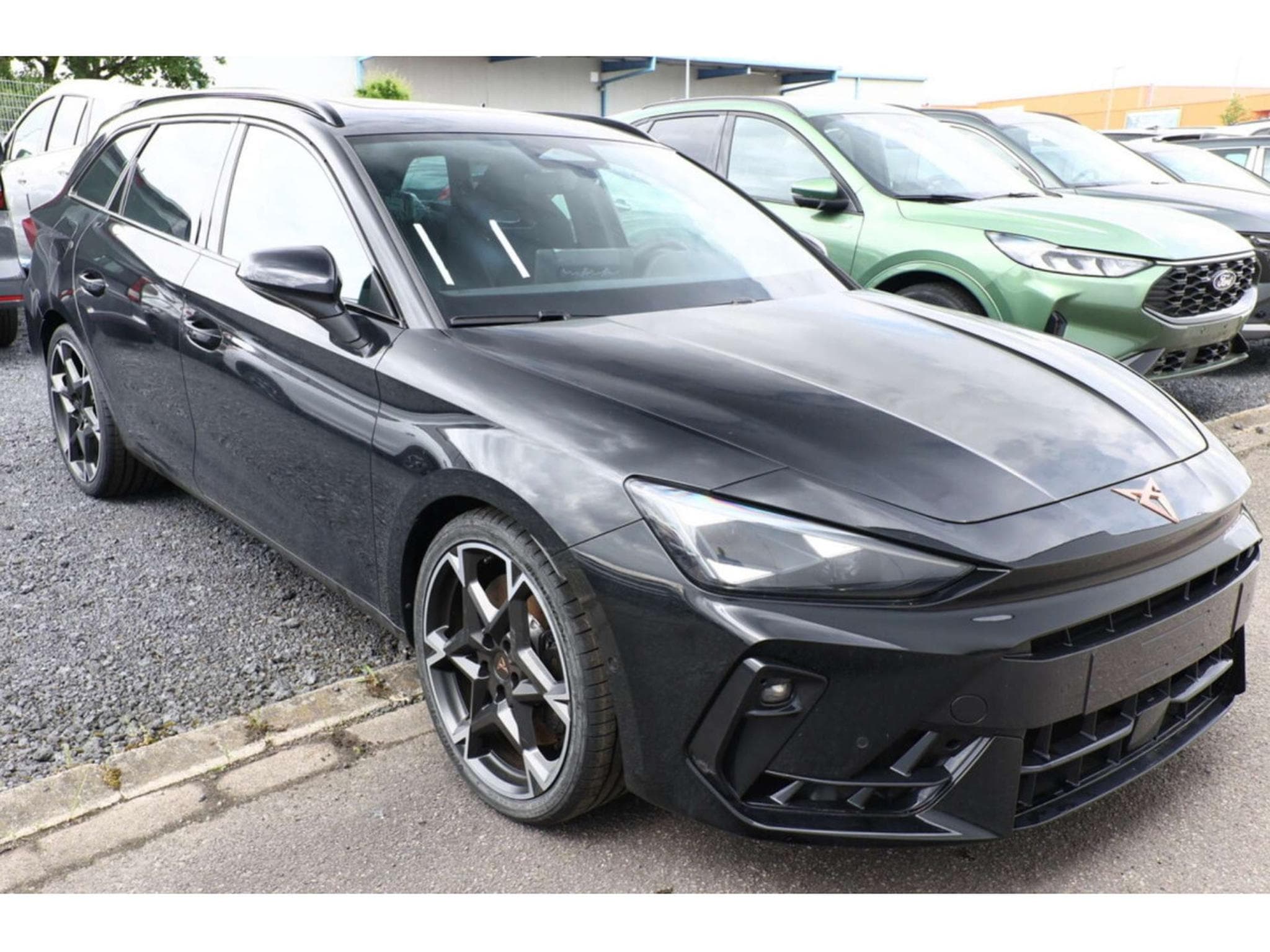 Cupra Leon Sportstourer 2.0 TSI 4Drive DSG VZ (2026) - Foto 2