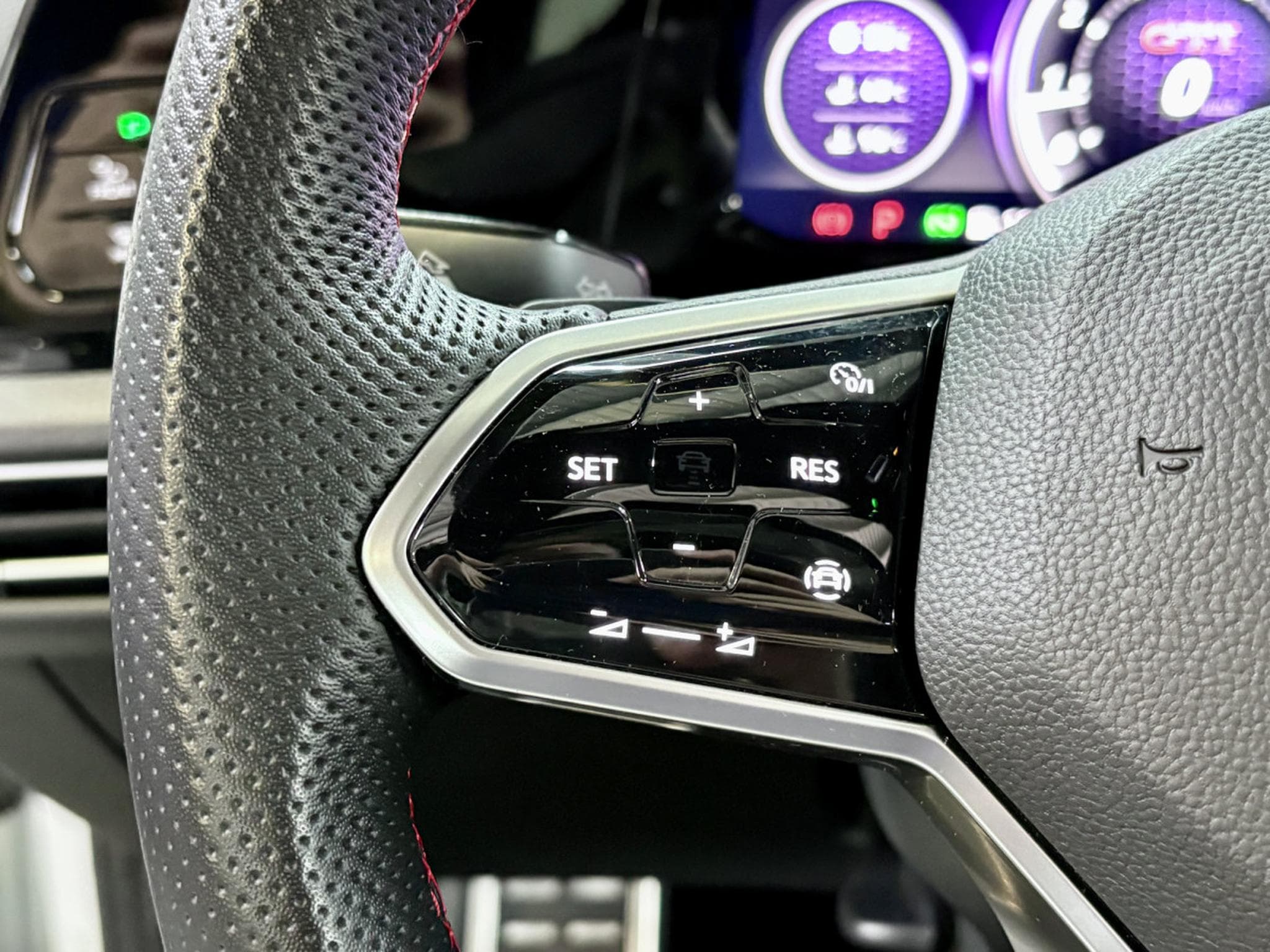 VW Golf GTI Clubsport 2.0 TSI 300CV DSG7 *Toit Ouvrant* *Sièges Chau (2022) - Photo 13
