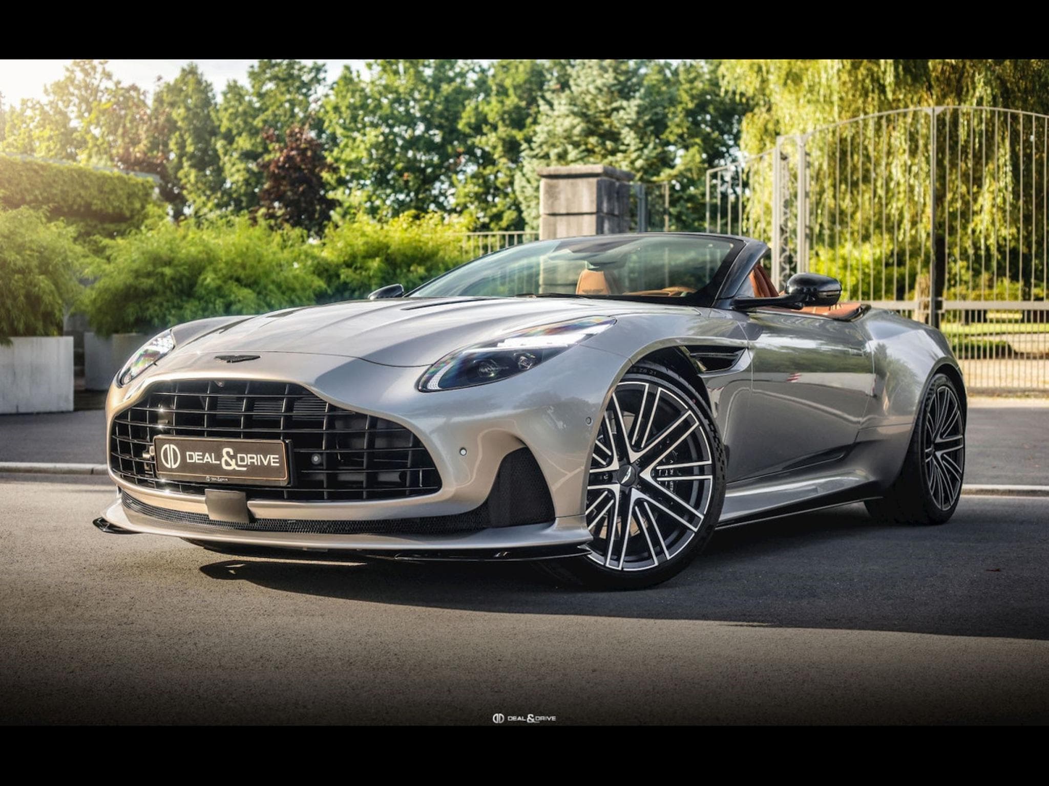 Aston-Martin DB12 VOLANTE 4.0 V8 680 CH - SPIRIT SILVER METALLIC - FULL PPF (2024) - Foto 1