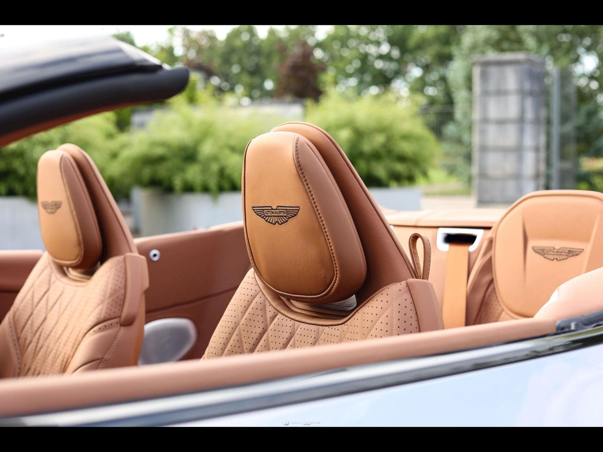 Aston-Martin DB12 VOLANTE 4.0 V8 680 CH - SPIRIT SILVER METALLIC - FULL PPF (2024) - Foto 12