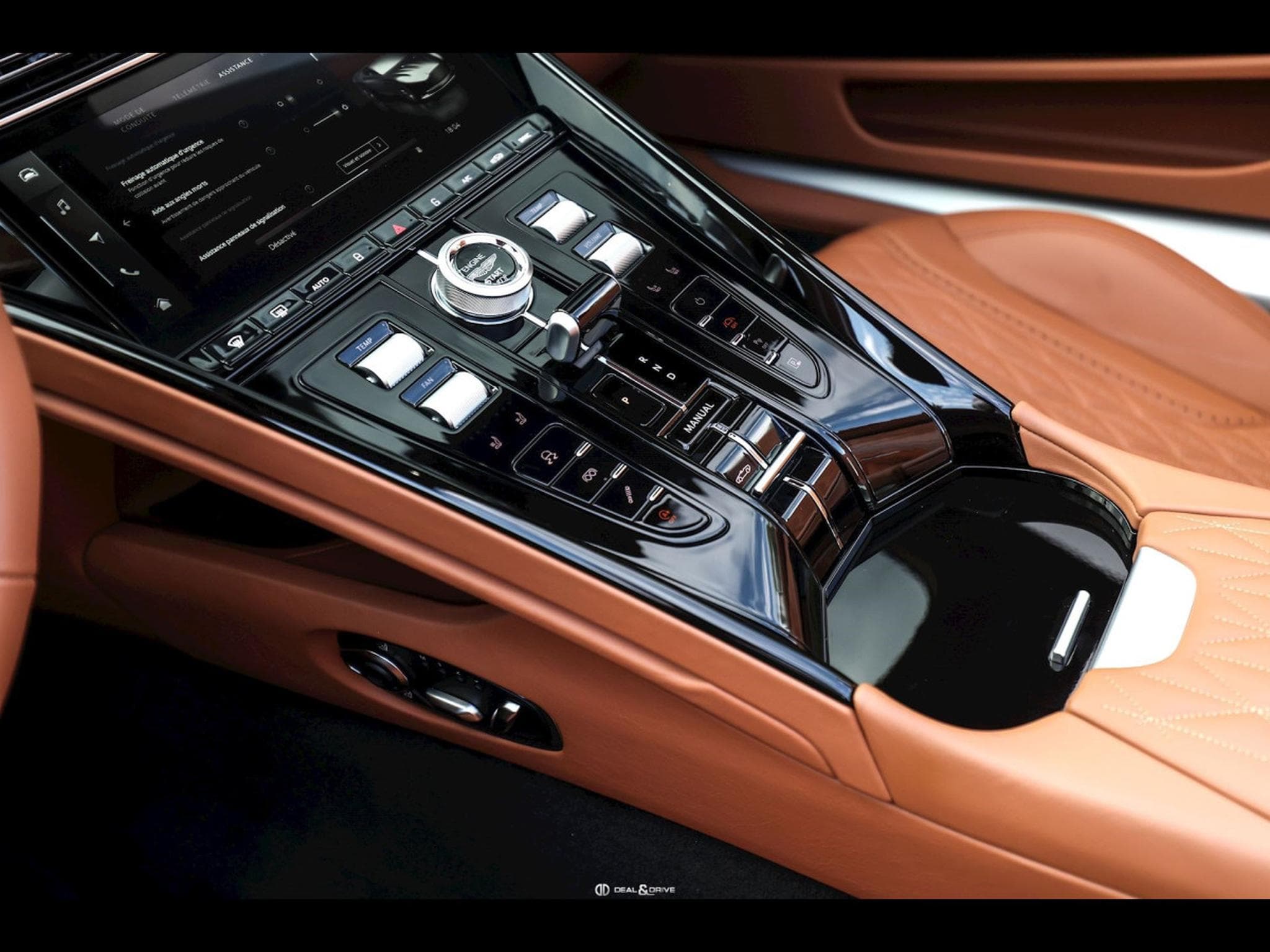 Aston-Martin DB12 VOLANTE 4.0 V8 680 CH - SPIRIT SILVER METALLIC - FULL PPF (2024) - Foto 14