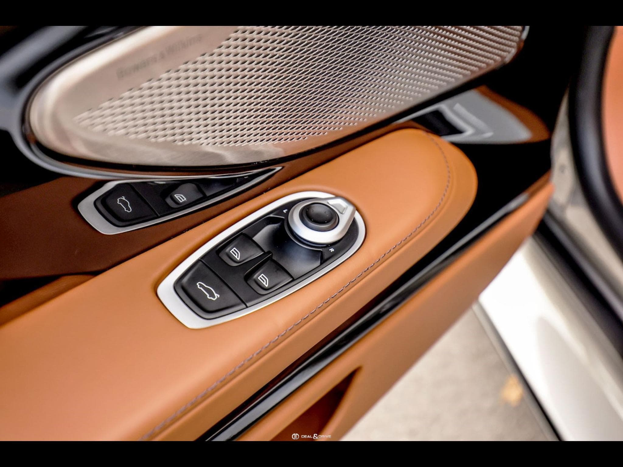 Aston-Martin DB12 VOLANTE 4.0 V8 680 CH - SPIRIT SILVER METALLIC - FULL PPF (2024) - Foto 18