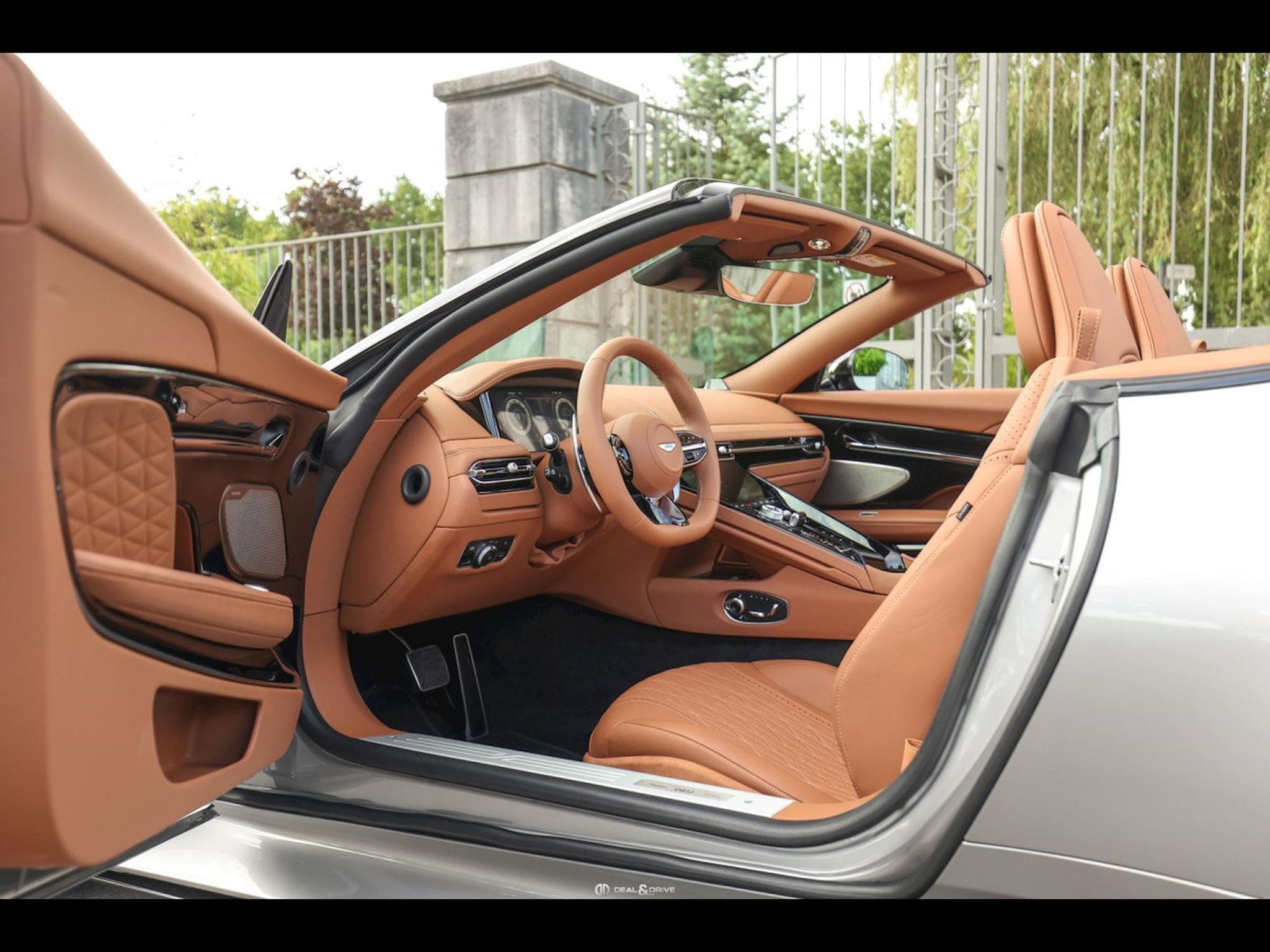 Aston-Martin DB12 VOLANTE 4.0 V8 680 CH - SPIRIT SILVER METALLIC - FULL PPF (2024) - Foto 20