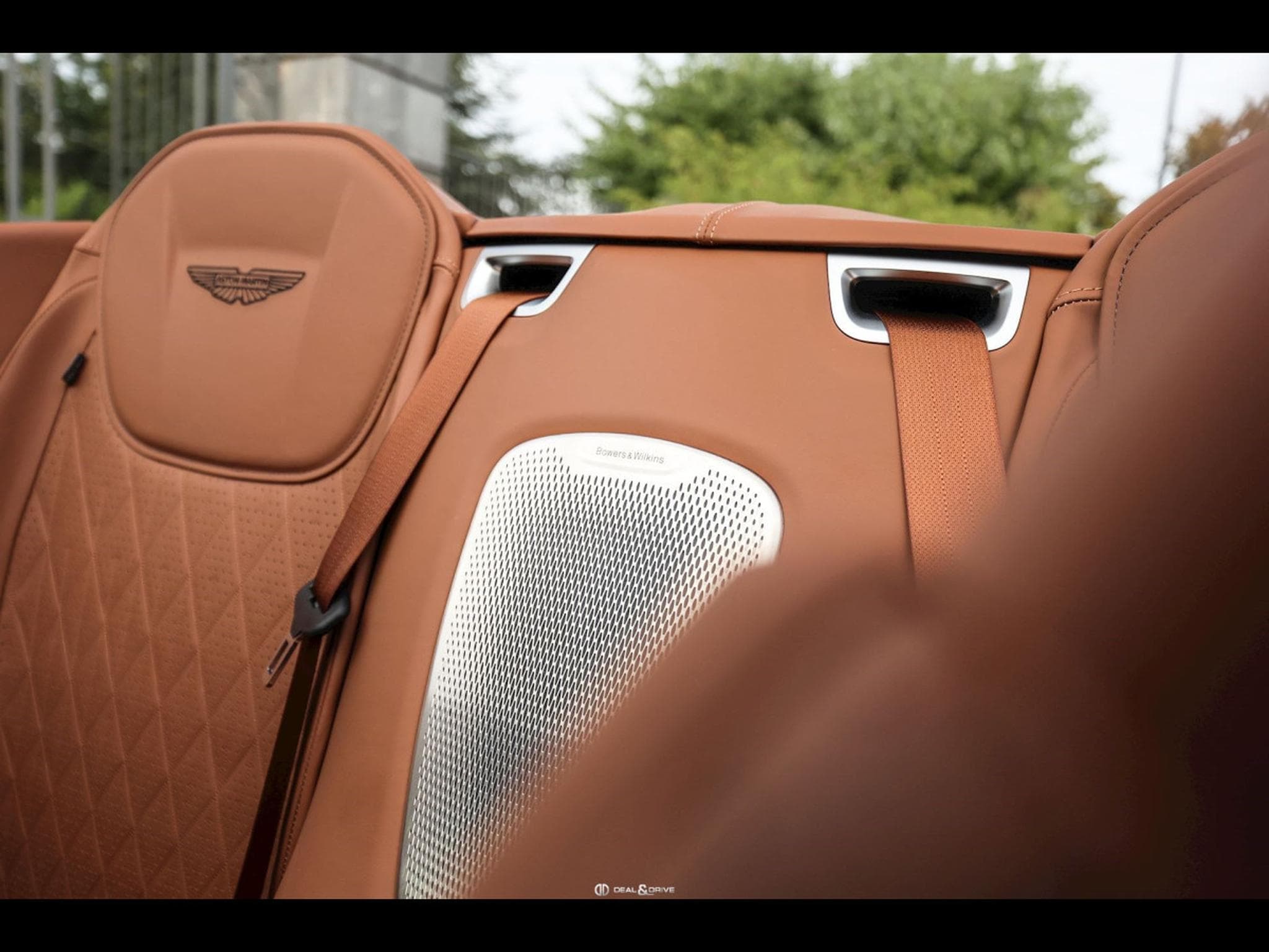 Aston-Martin DB12 VOLANTE 4.0 V8 680 CH - SPIRIT SILVER METALLIC - FULL PPF (2024) - Foto 23