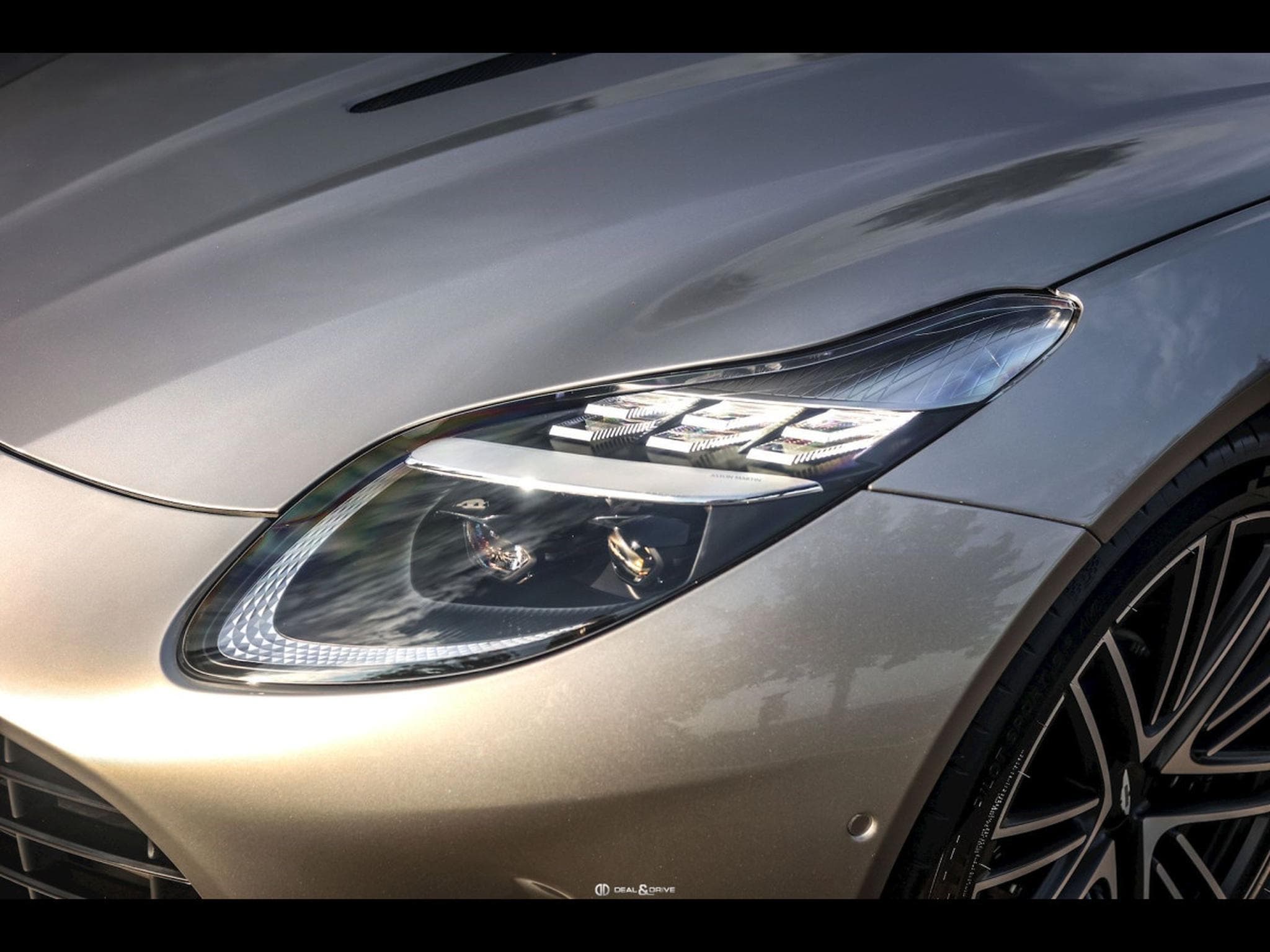 Aston-Martin DB12 VOLANTE 4.0 V8 680 CH - SPIRIT SILVER METALLIC - FULL PPF (2024) - Foto 24