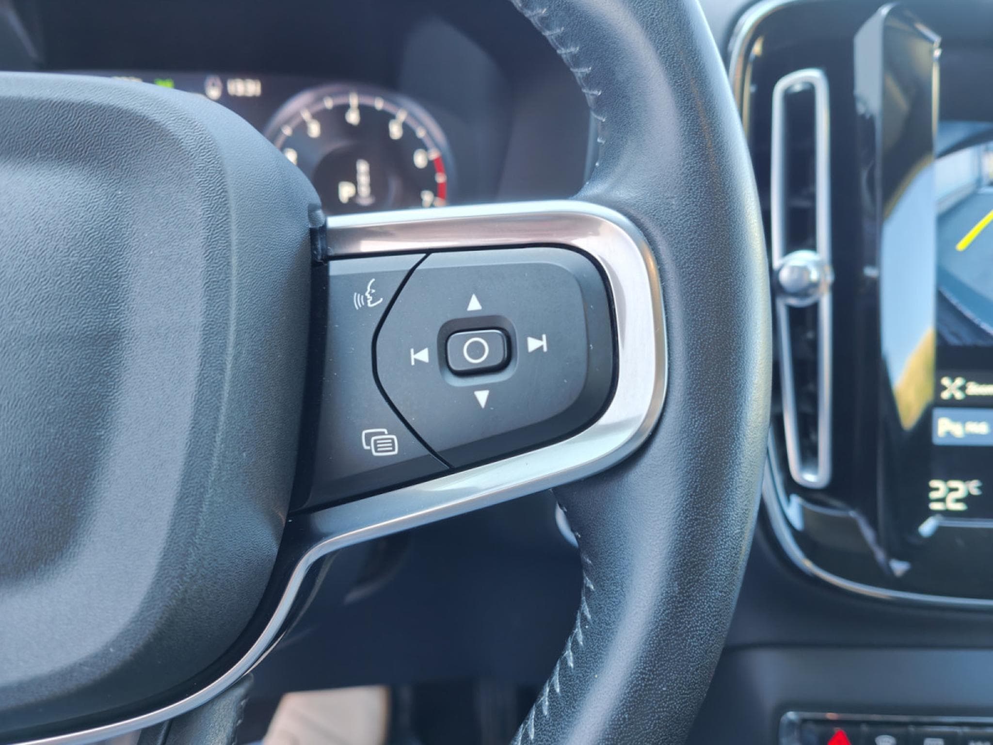 Volvo XC40 T3 GEARTRONIC CARPLAY GPS CAMERA ATTELAGE (2021) - Photo 24