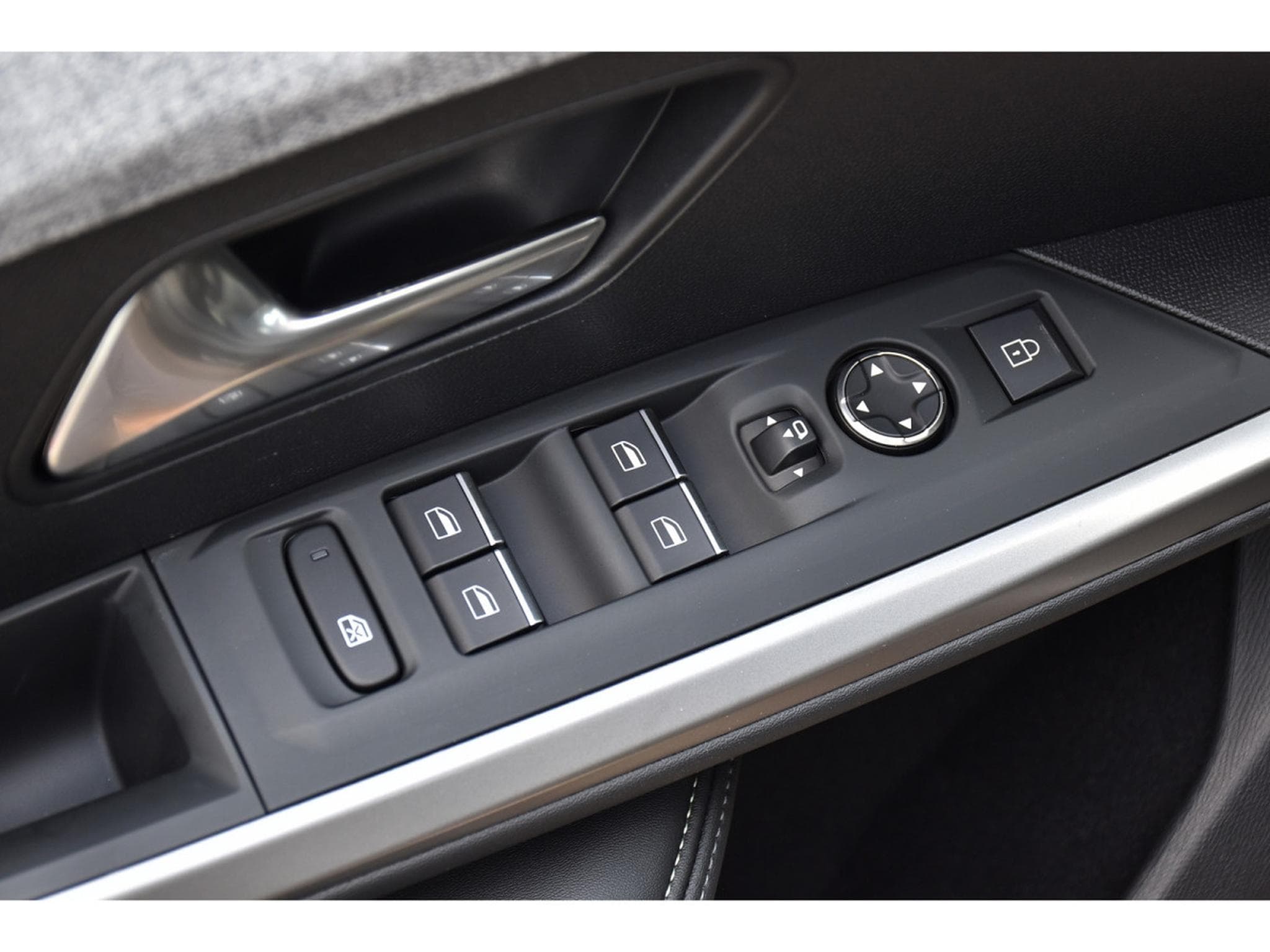 Peugeot 3008 1.2 Hybrid 145 e-DCS6 GT ACC CAM 360 1° MAIN (2025) - Photo 23
