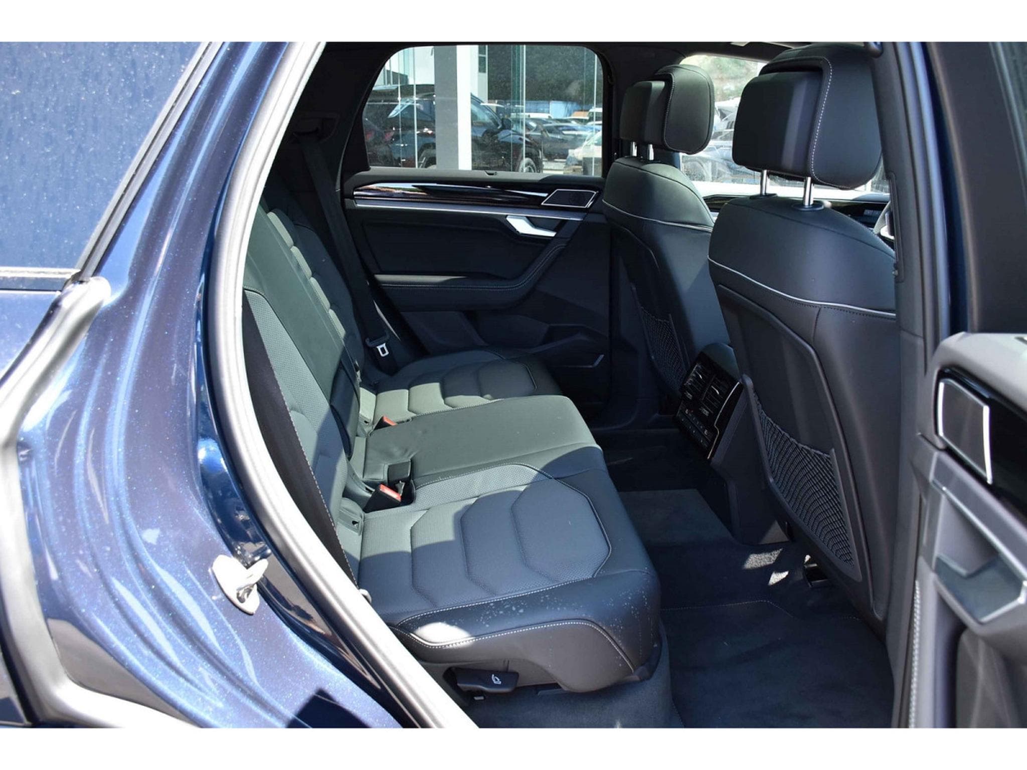 VW Touareg 3.0 TDI 4Motion R-Line Tip. SUSP PNEU PANO CUIR MEMO CHFF AD (2026) - Foto 8