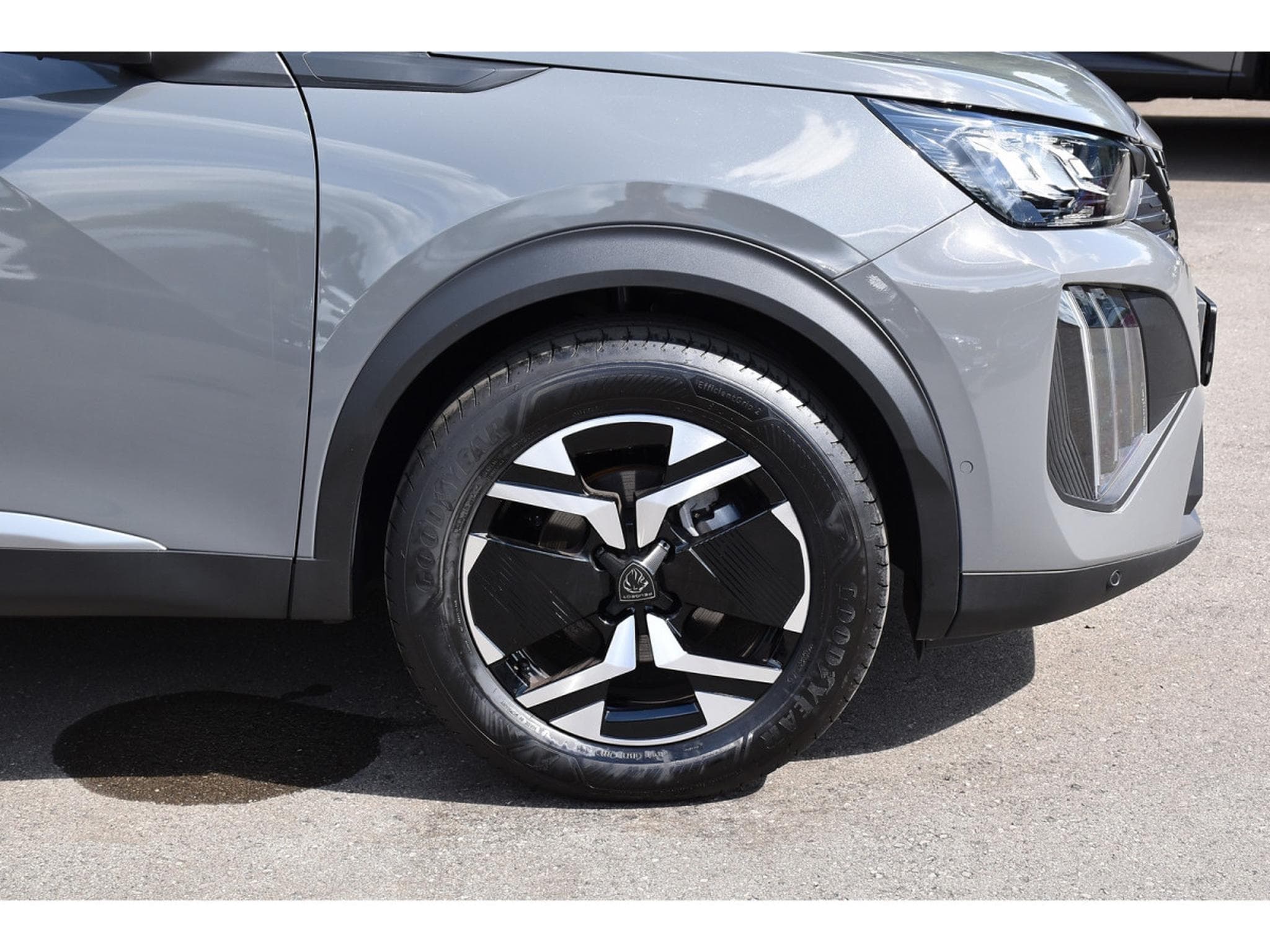 Peugeot 2008 1.2 PureTech Allure ACC GPS LANE SIDE REGUL CAM 360 1° MAIN (2025) - Foto 5
