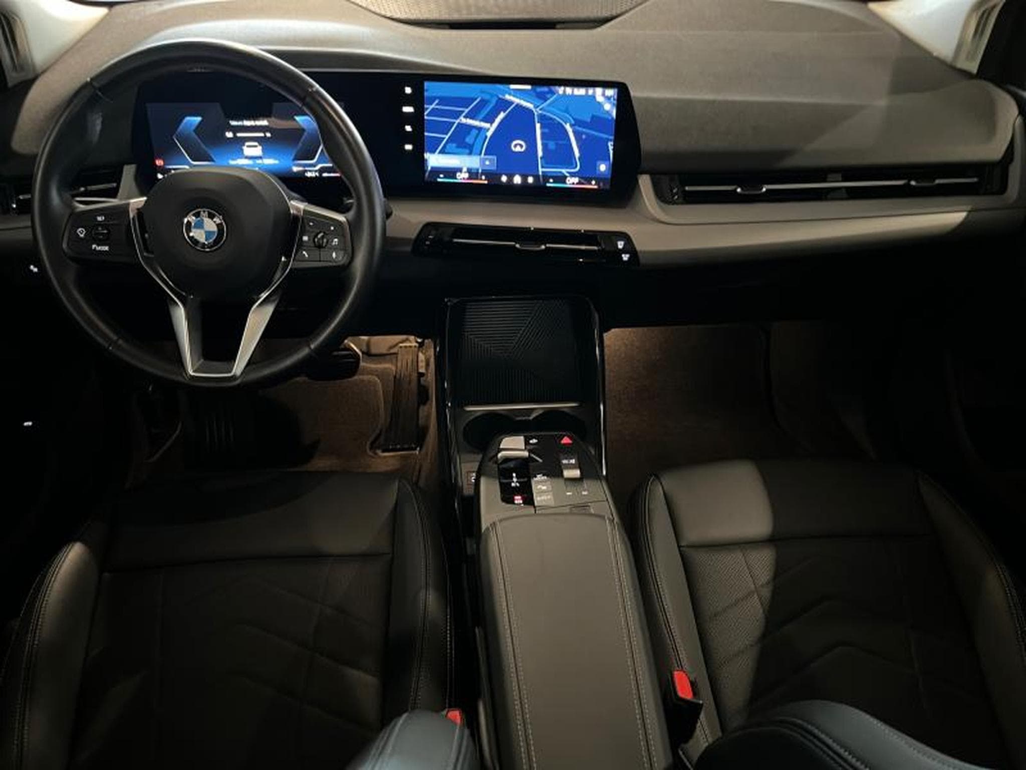 BMW 216 216i Active Tourer (2023) - Foto 8