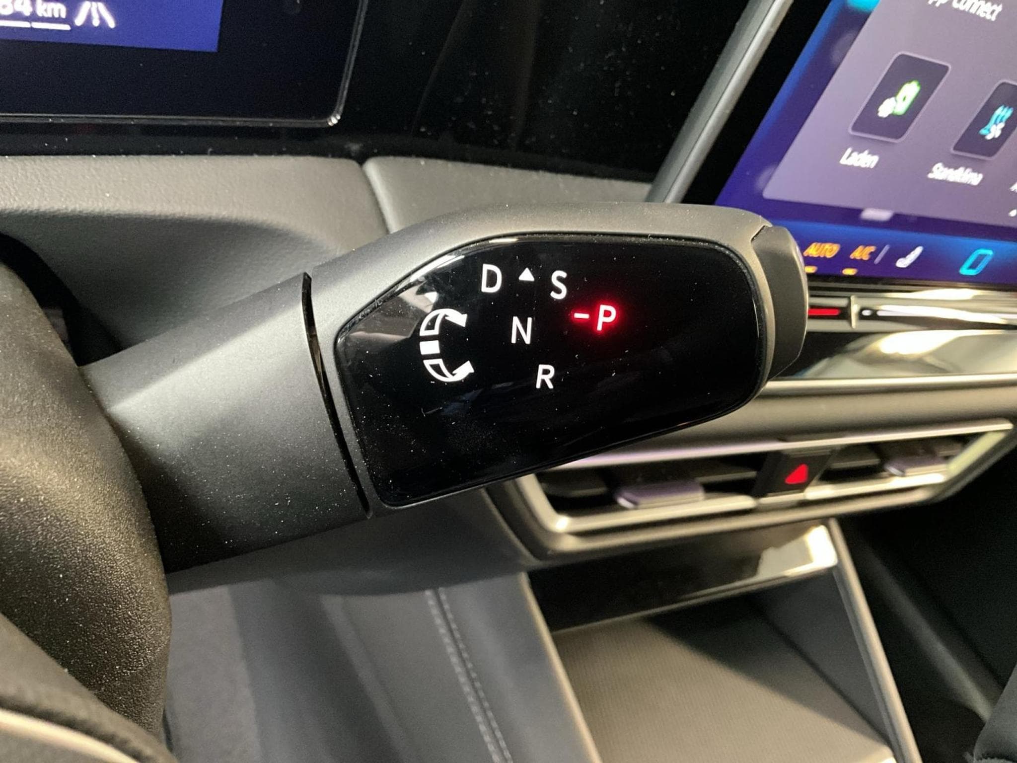 VW Tiguan R-Line+DSG+PHEV+Black-Style+Pano+AHK (2025) - Photo 12