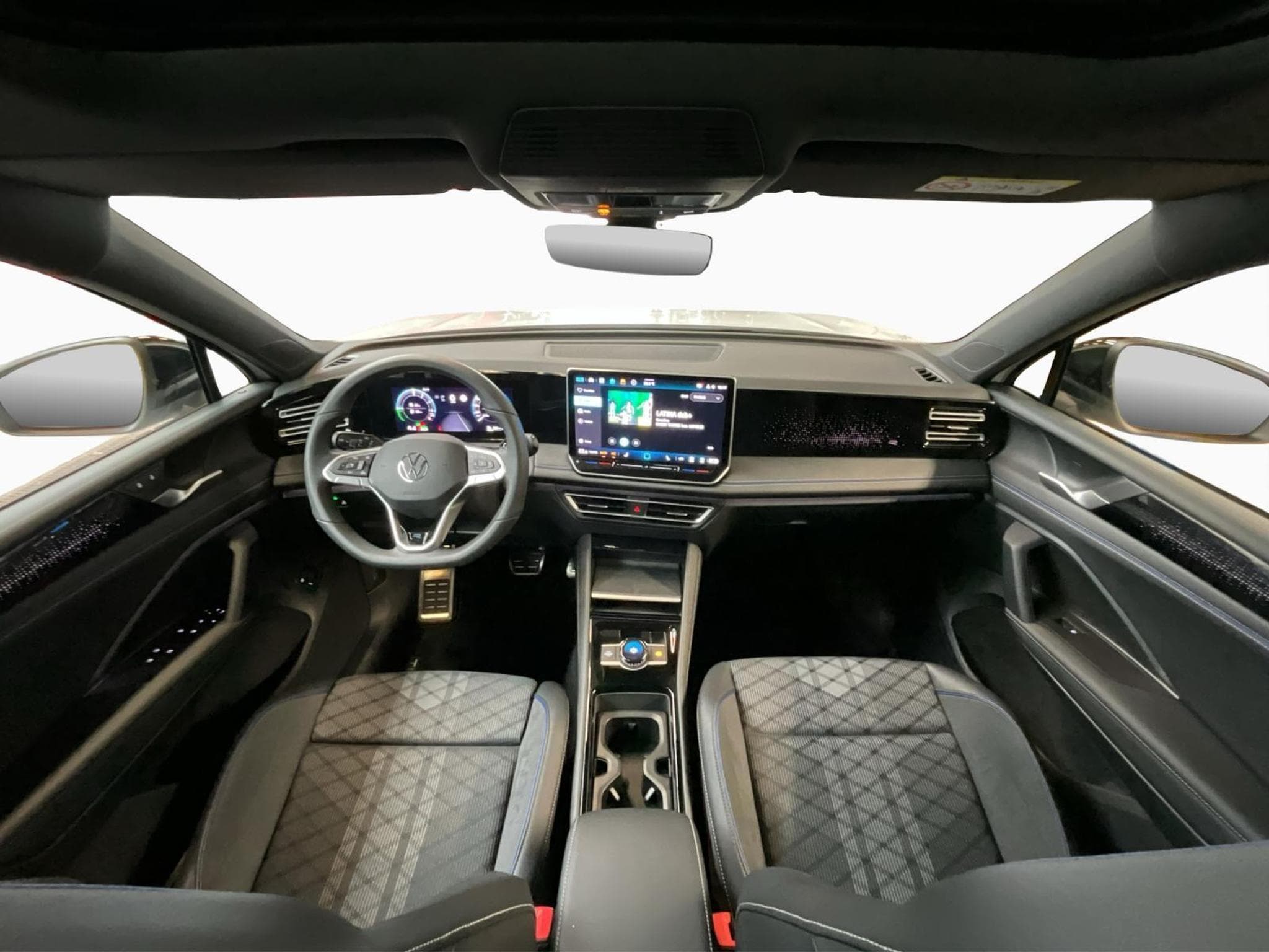 VW Tiguan R-Line+DSG+PHEV+Black-Style+Pano+AHK (2025) - Photo 2