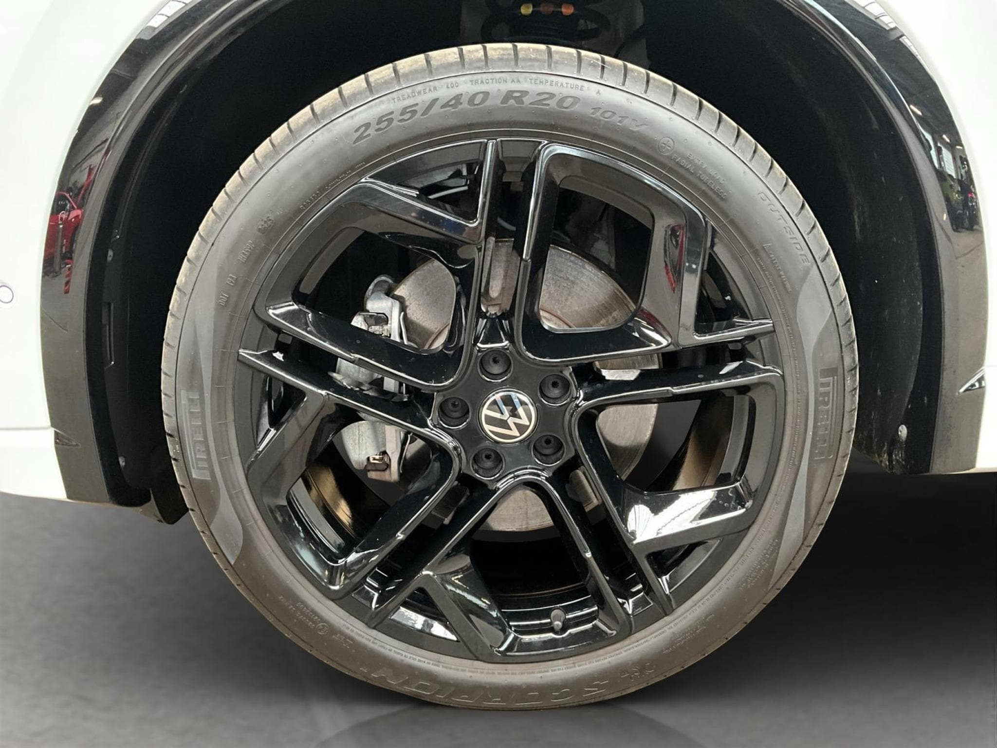 VW Tiguan R-Line+DSG+PHEV+Black-Style+Pano+AHK (2025) - Photo 8