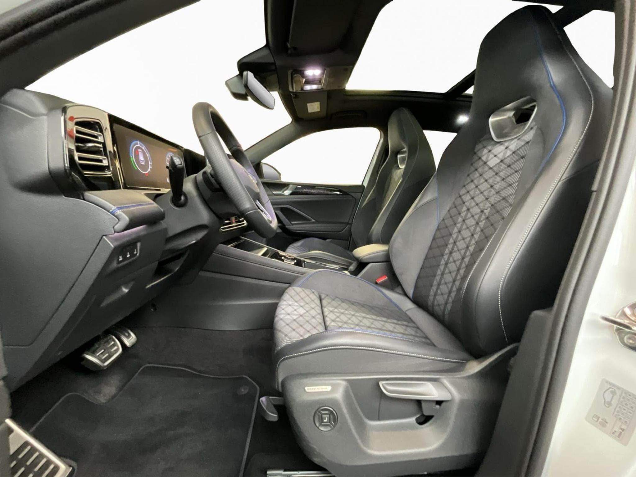 VW Tiguan R-Line+DSG+PHEV+Black-Style+Pano+AHK (2025) - Photo 9