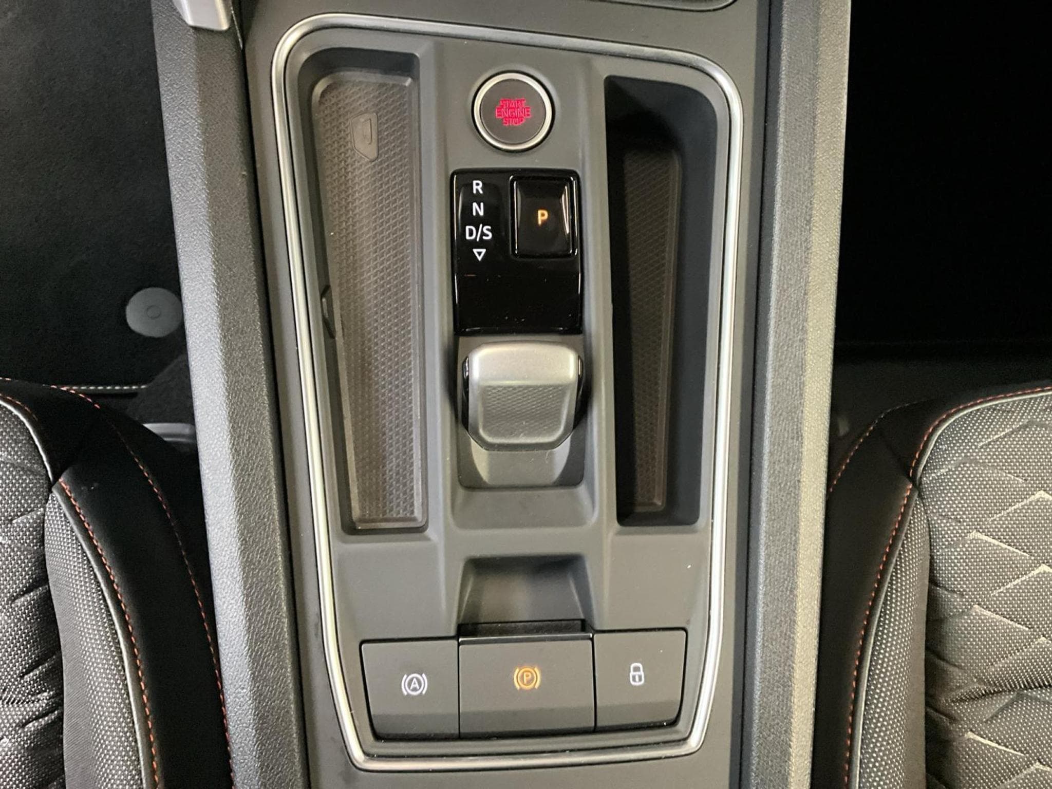 Seat Leon FR+DSG+RearView+LED+Kessy+Navi (2025) - Photo 12