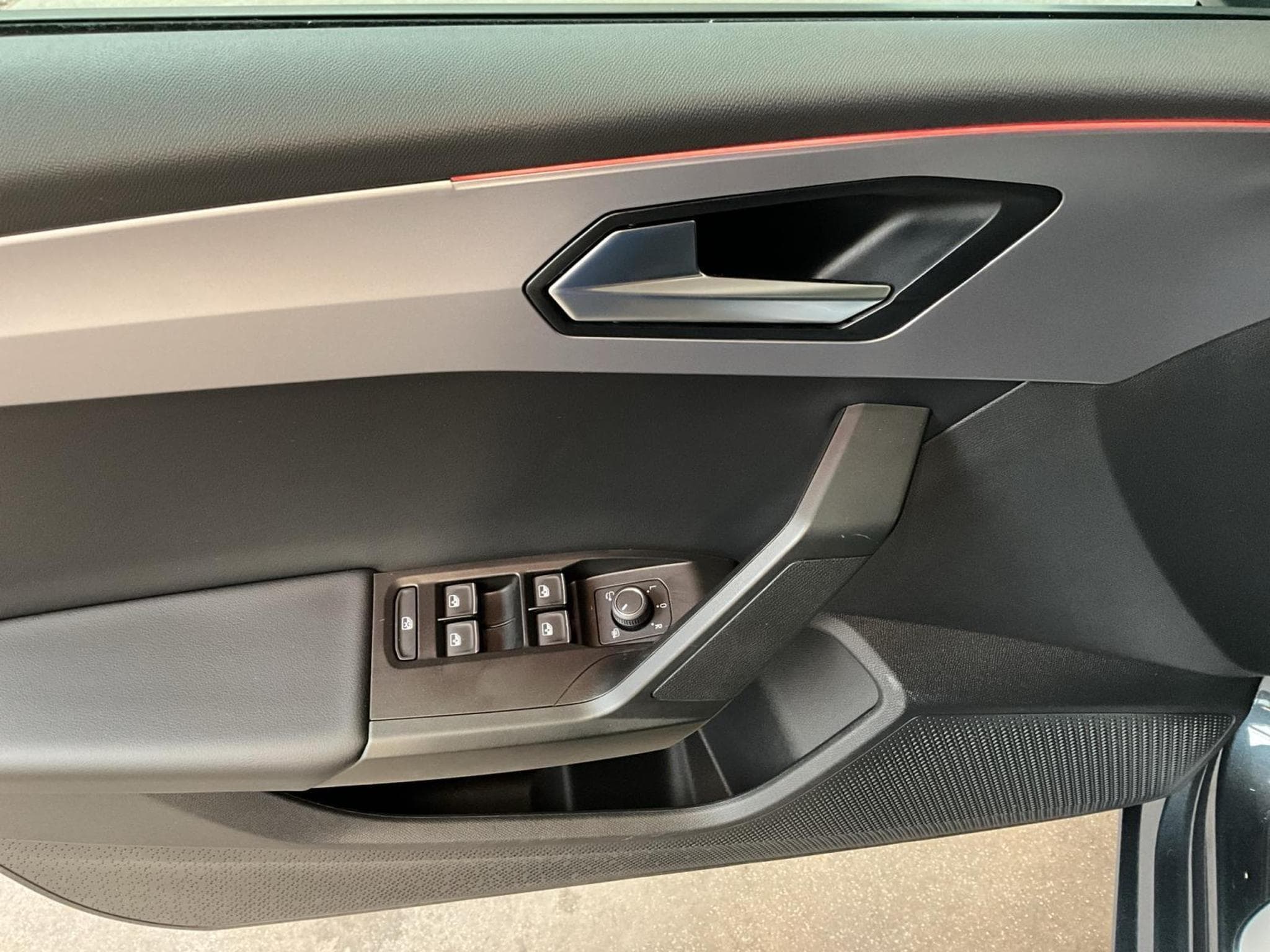 Seat Leon FR+DSG+RearView+LED+Kessy+Navi (2025) - Photo 14