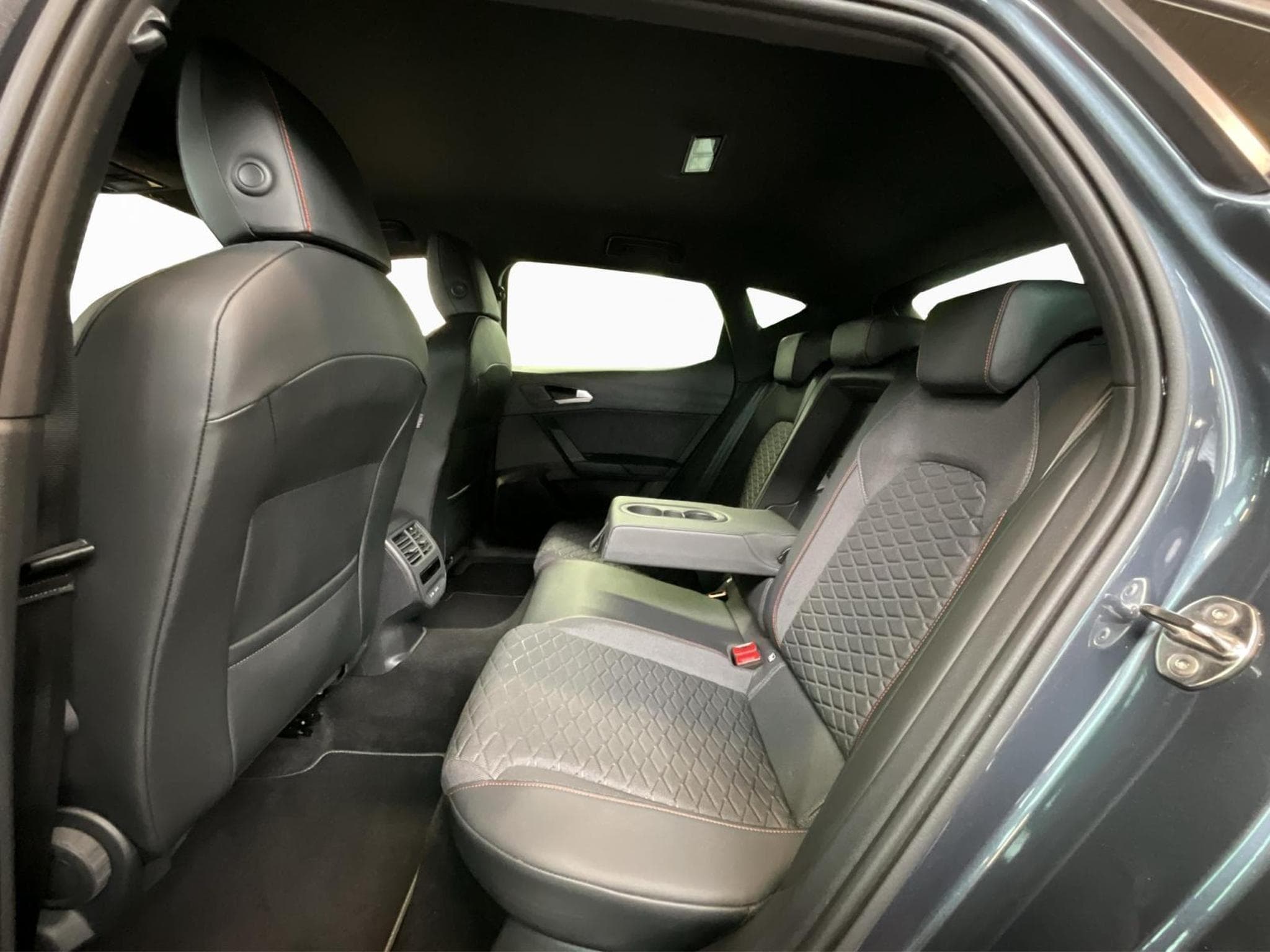Seat Leon FR+DSG+RearView+LED+Kessy+Navi (2025) - Photo 15
