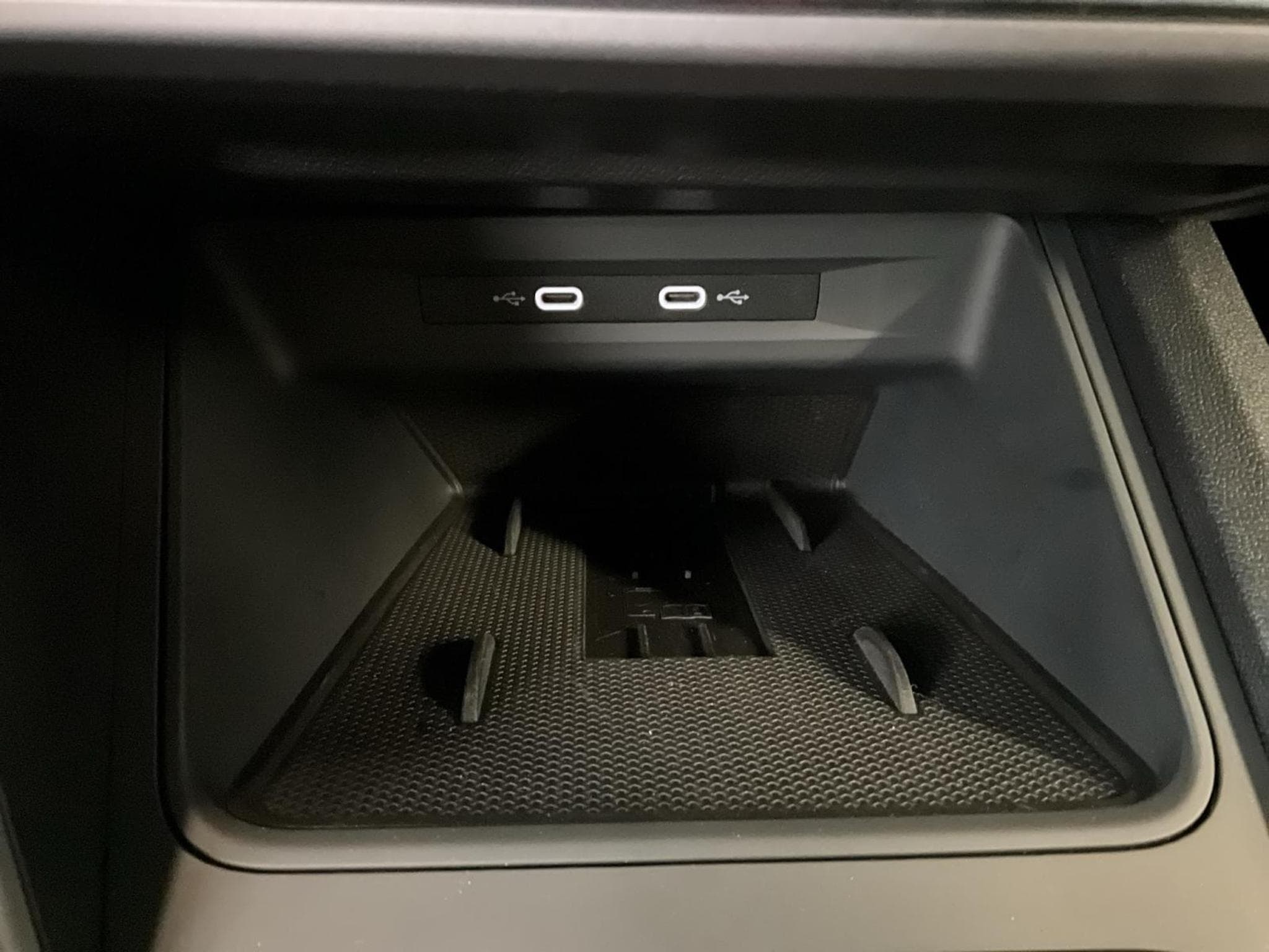 Seat Leon FR+DSG+RearView+LED+Kessy+Navi (2025) - Photo 19