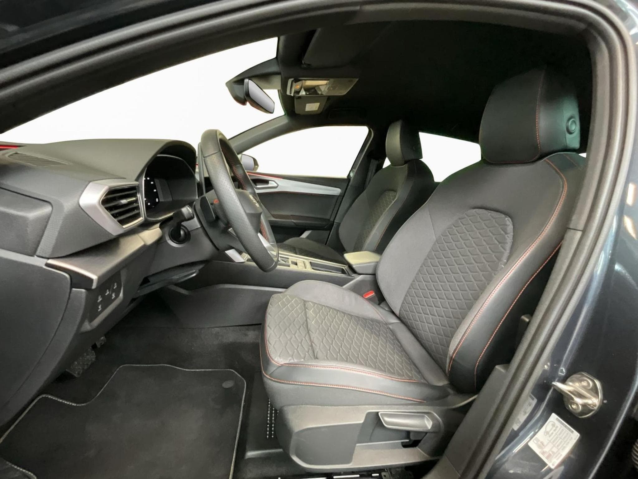 Seat Leon FR+DSG+RearView+LED+Kessy+Navi (2025) - Photo 9